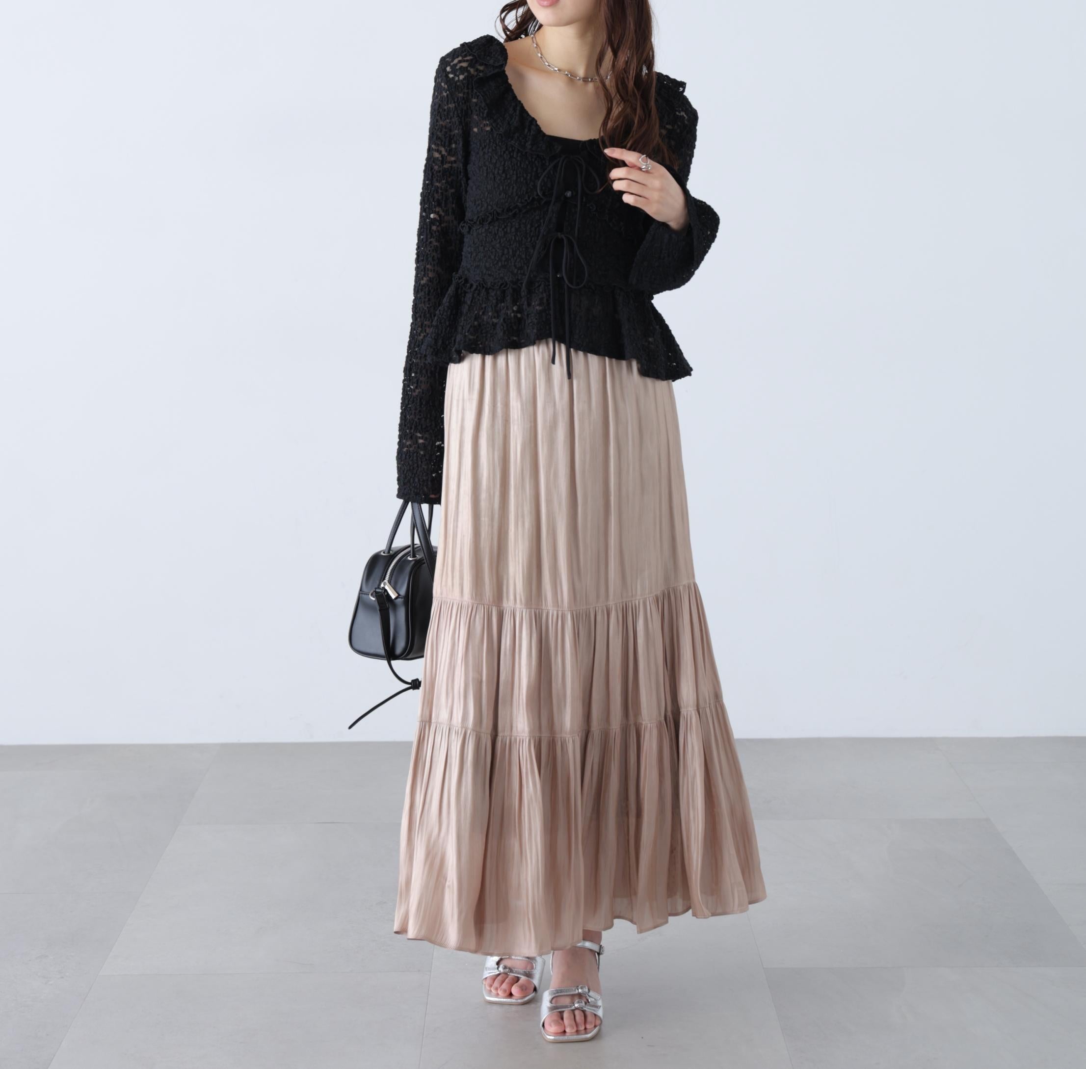 シャイニーティアードスカート ベージュ1