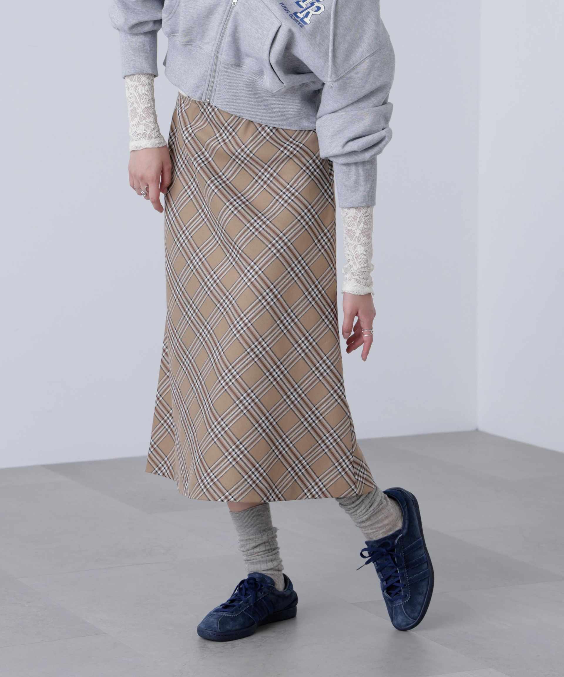 バイアスミディチェックスカート ベージュチェック1