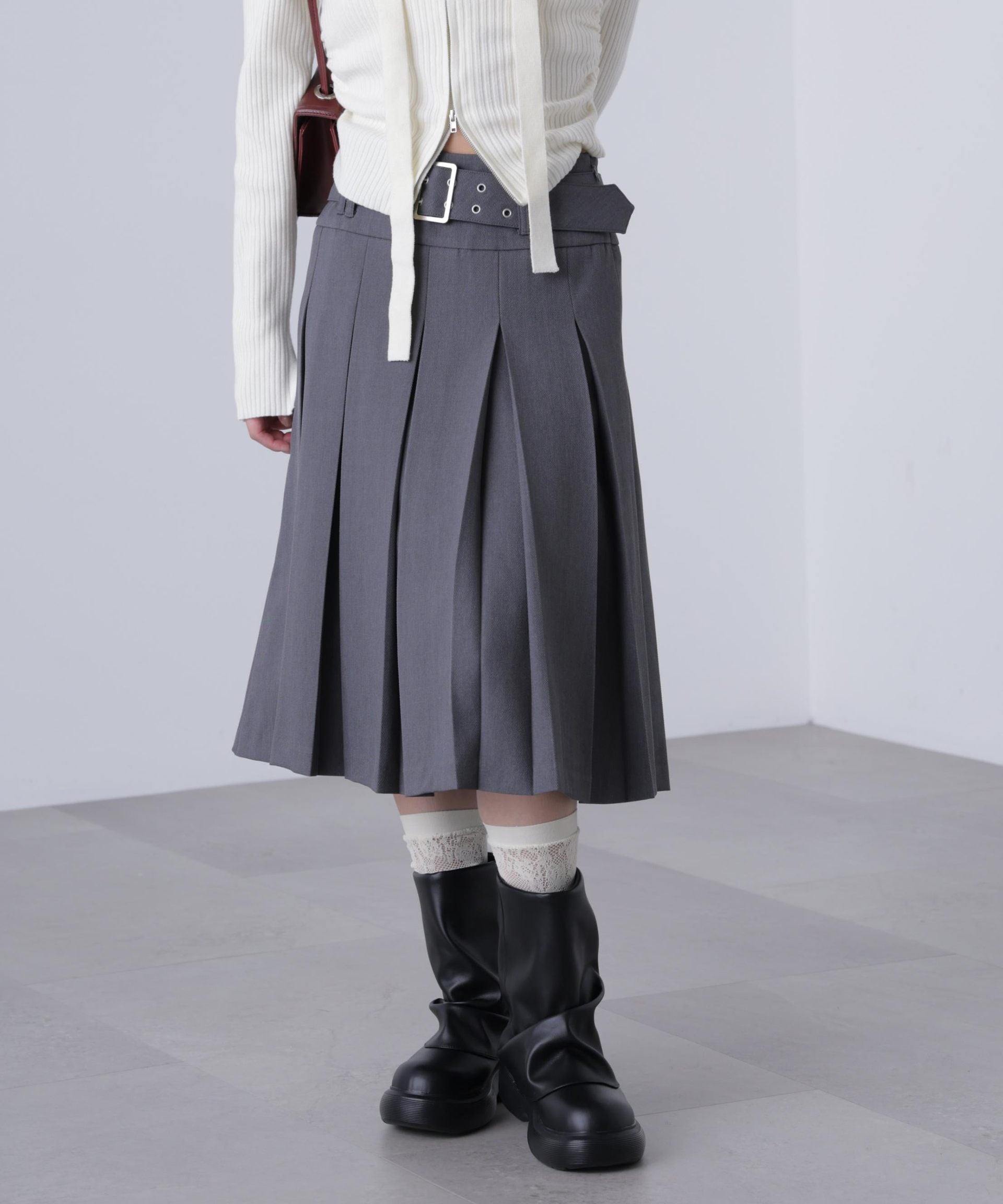 タックプリーツミディスカート グレー