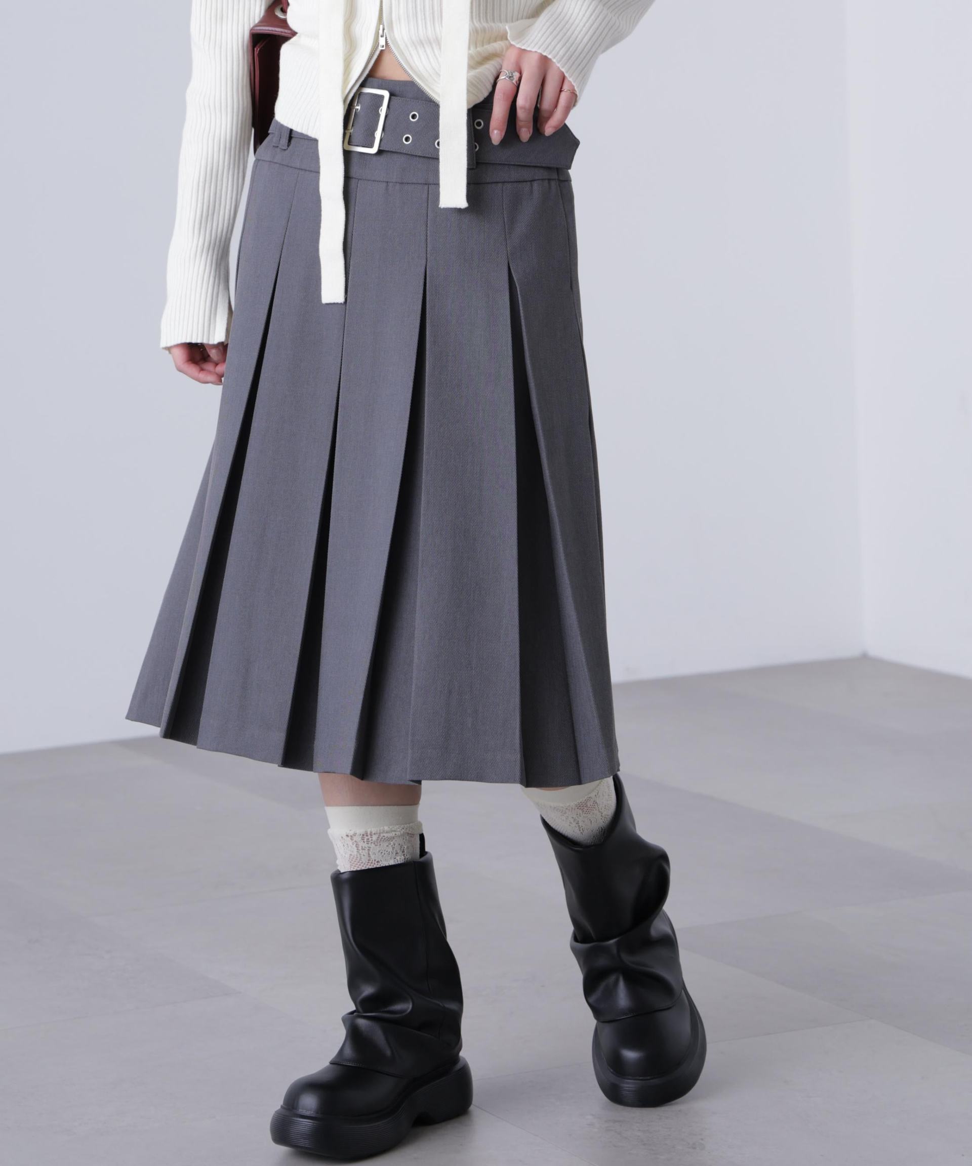 タックプリーツミディスカート グレー