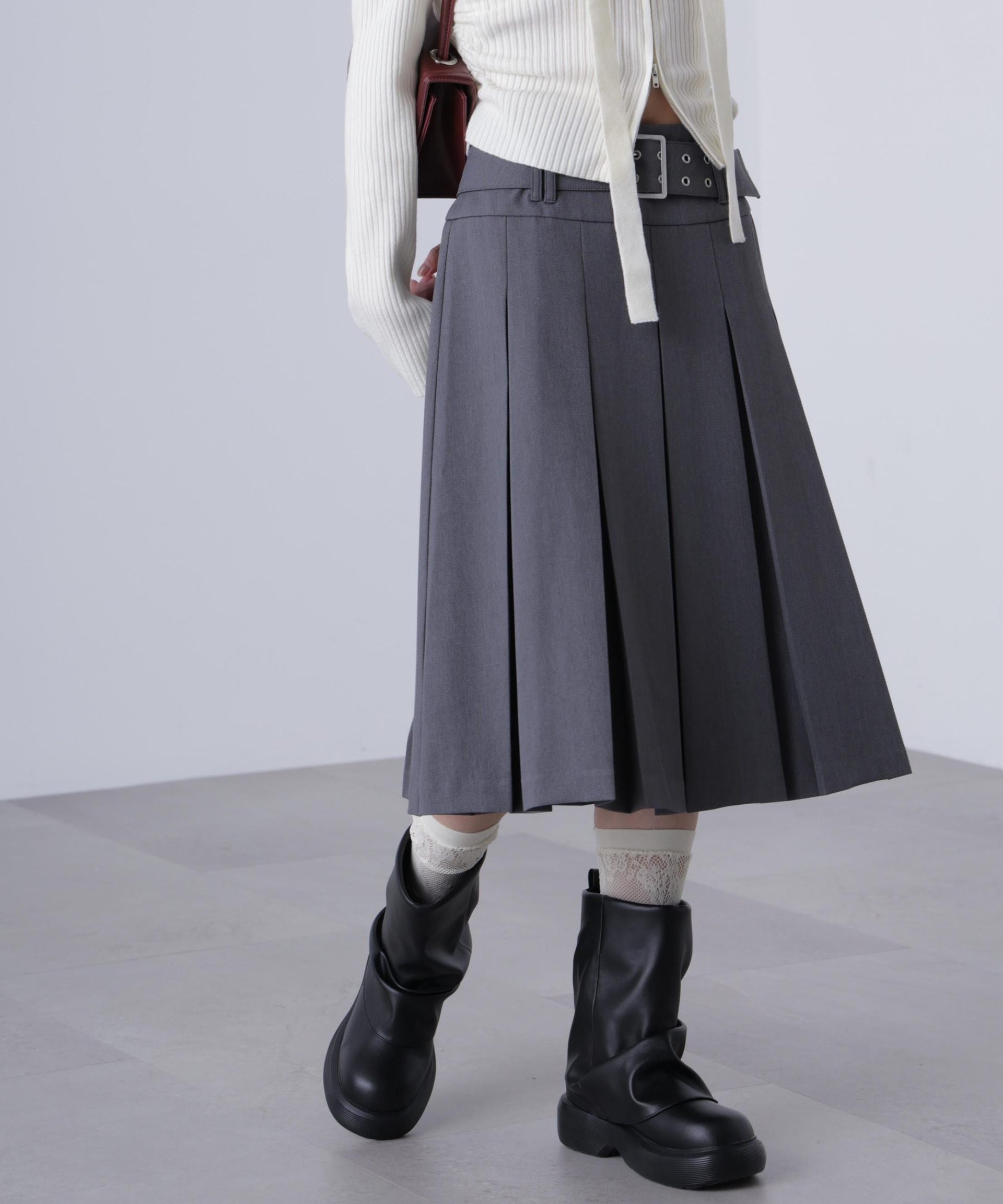 タックプリーツミディスカート グレー