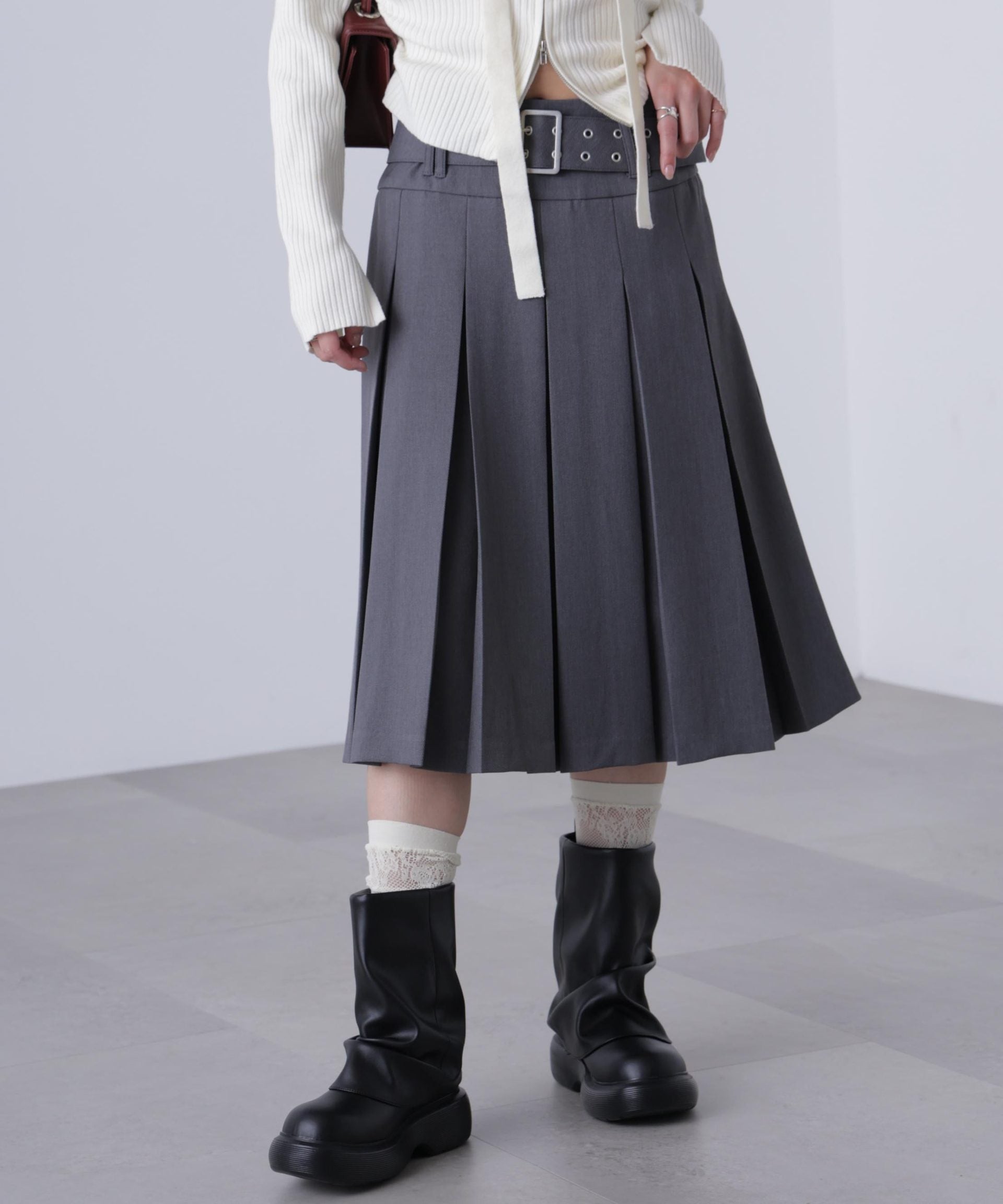 タックプリーツミディスカート グレー