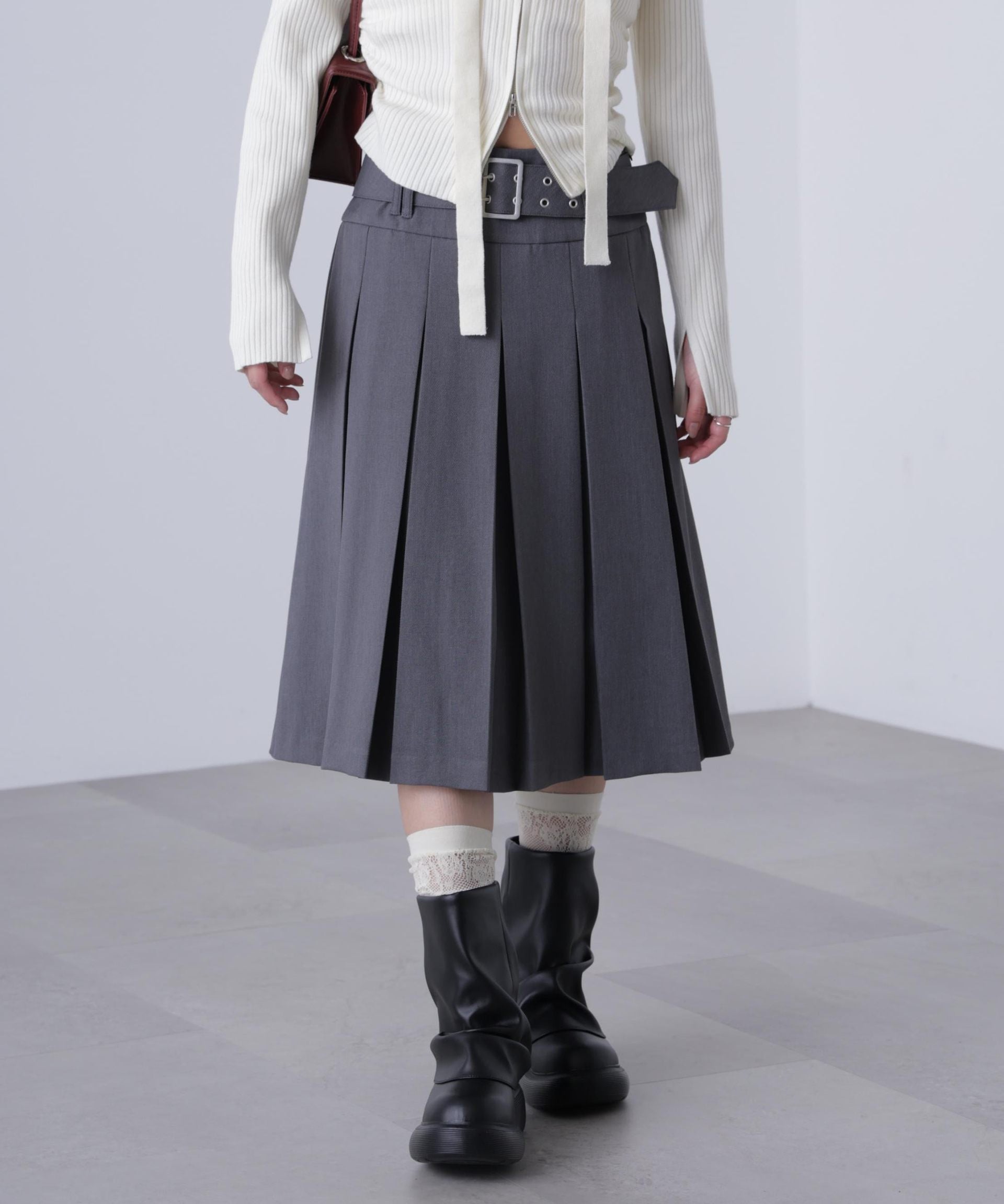 タックプリーツミディスカート グレー