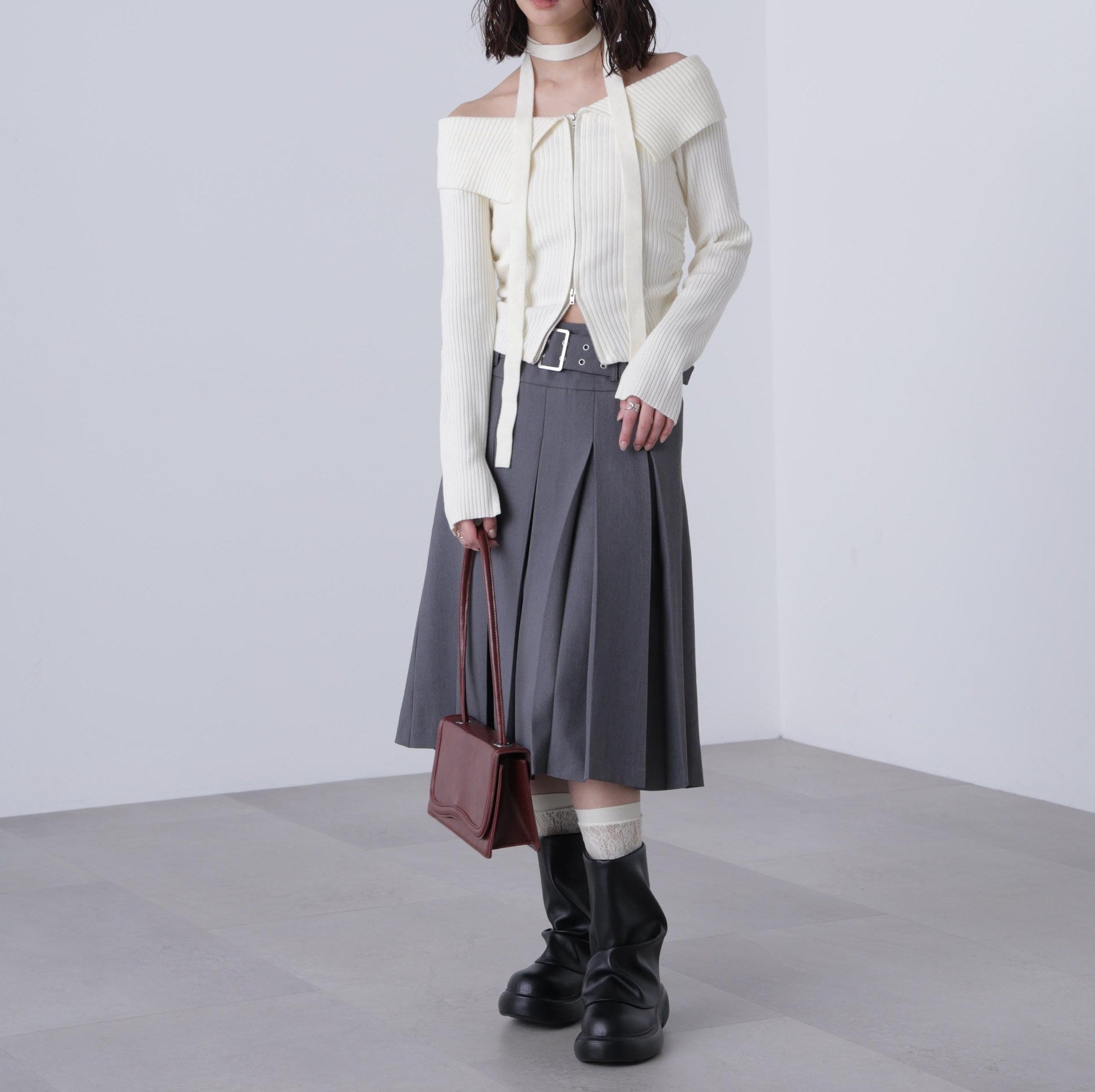 タックプリーツミディスカート グレー