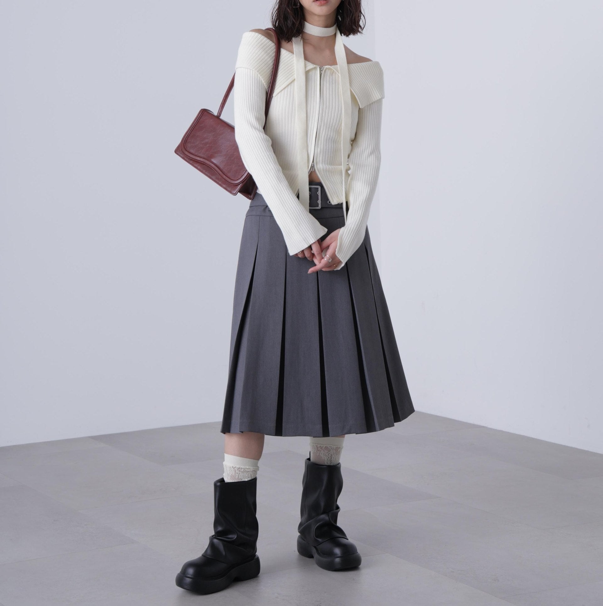 タックプリーツミディスカート グレー