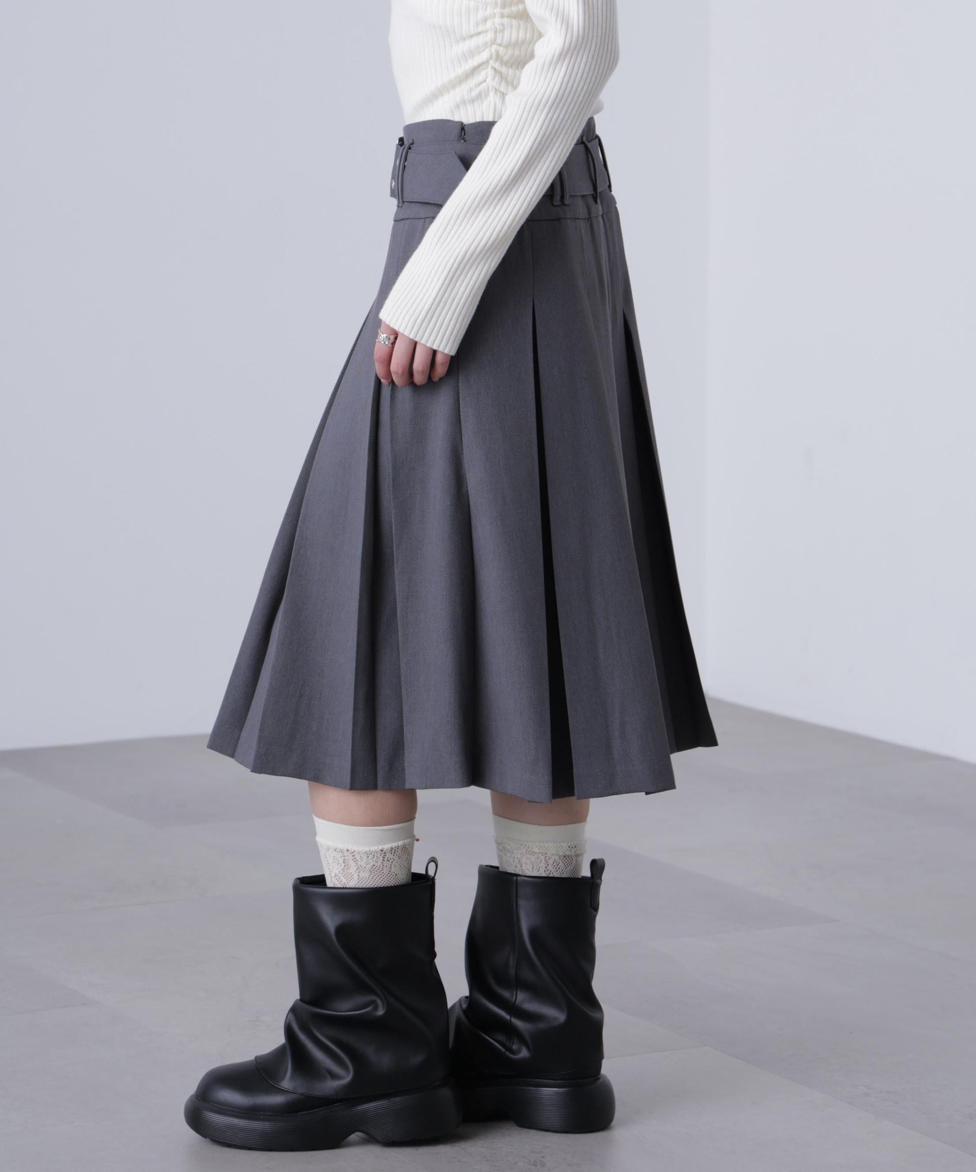 タックプリーツミディスカート グレー