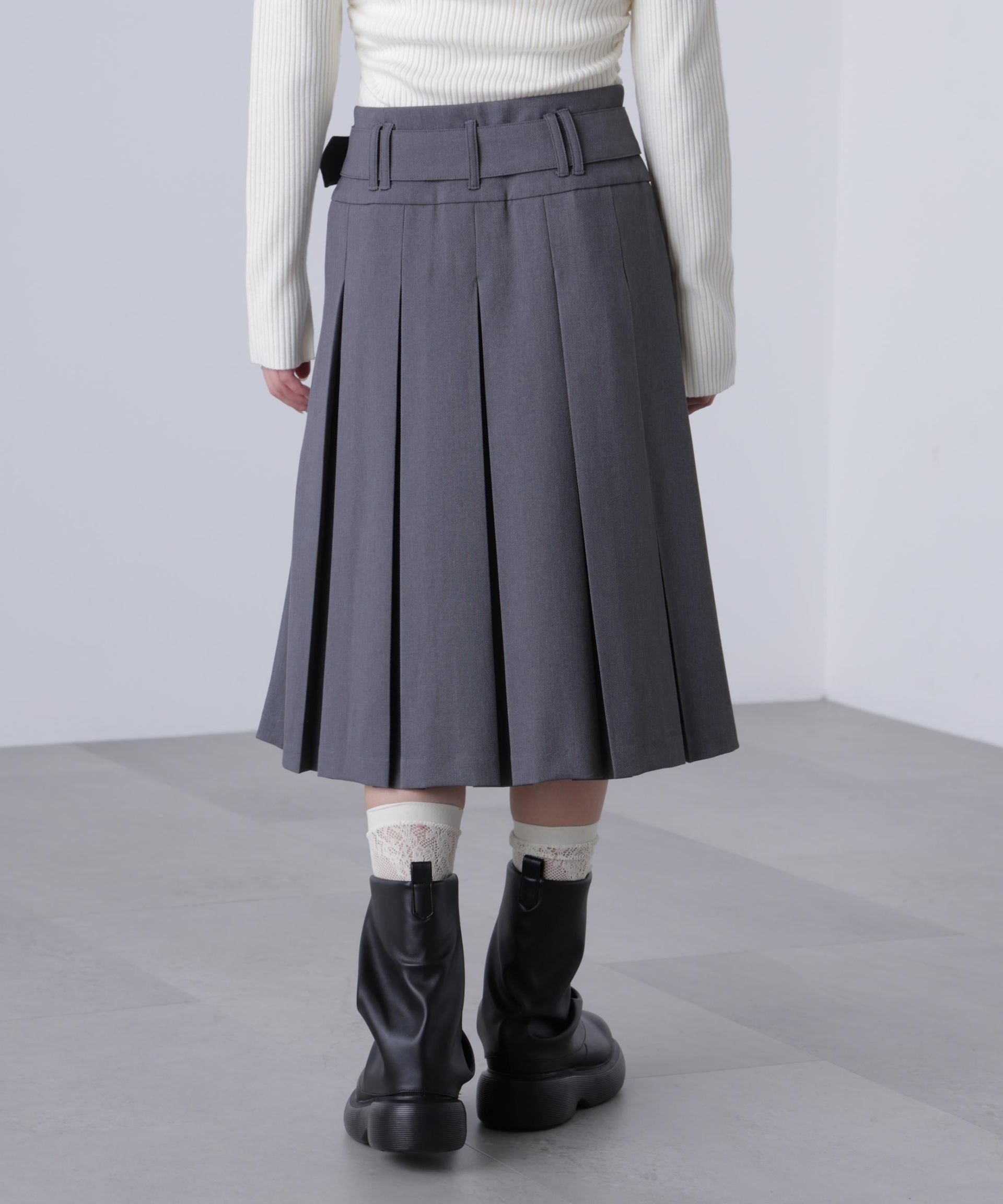 タックプリーツミディスカート グレー