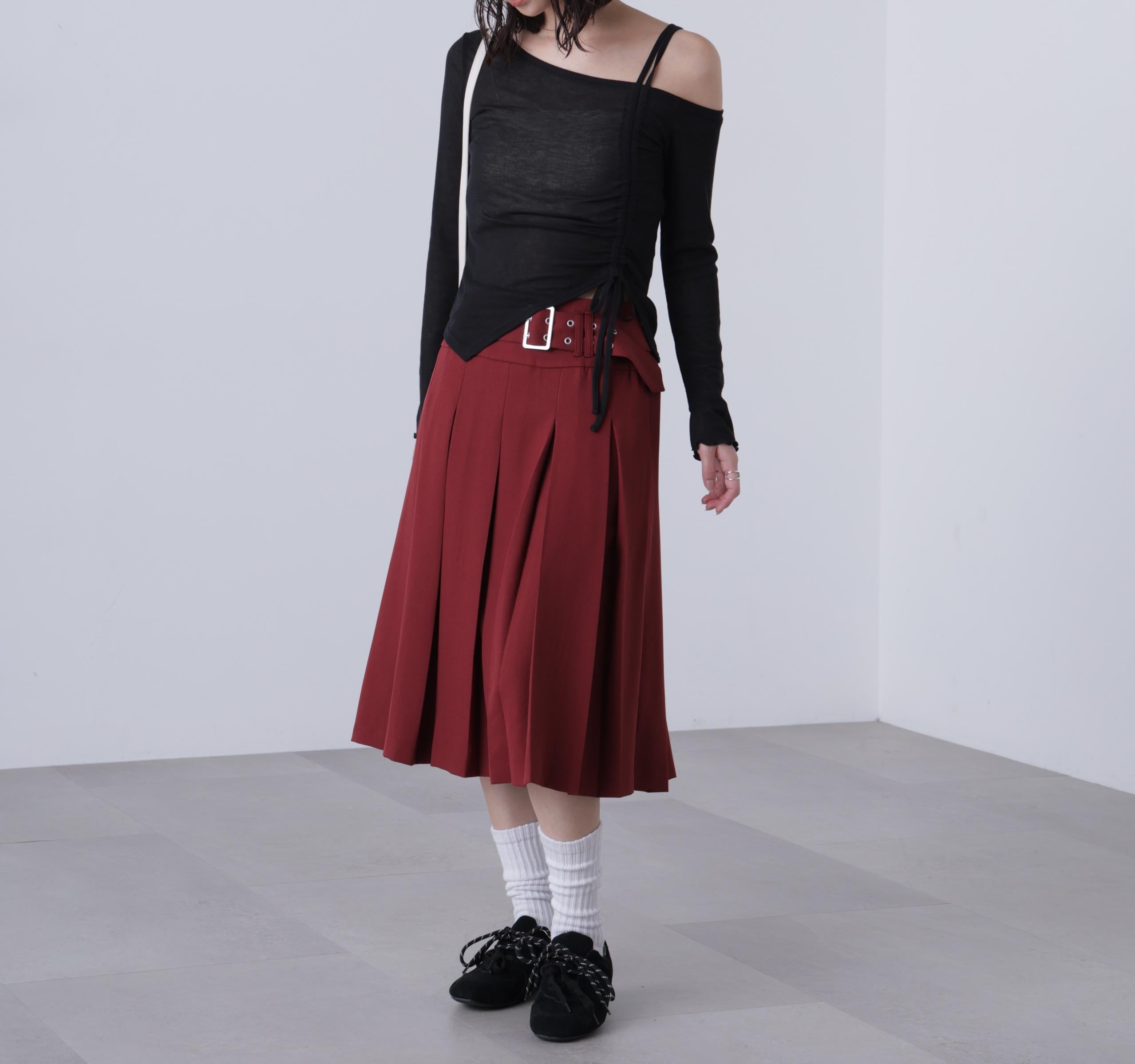タックプリーツミディスカート ボルドー