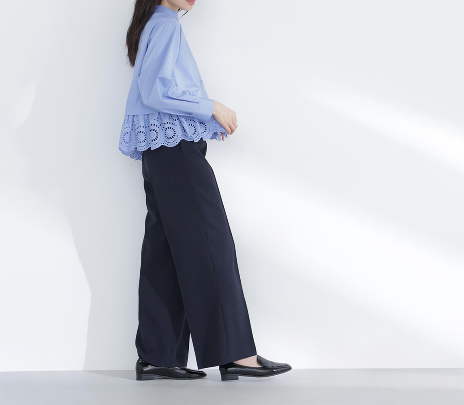 エンブロイダリーヘムブラウス ブルー