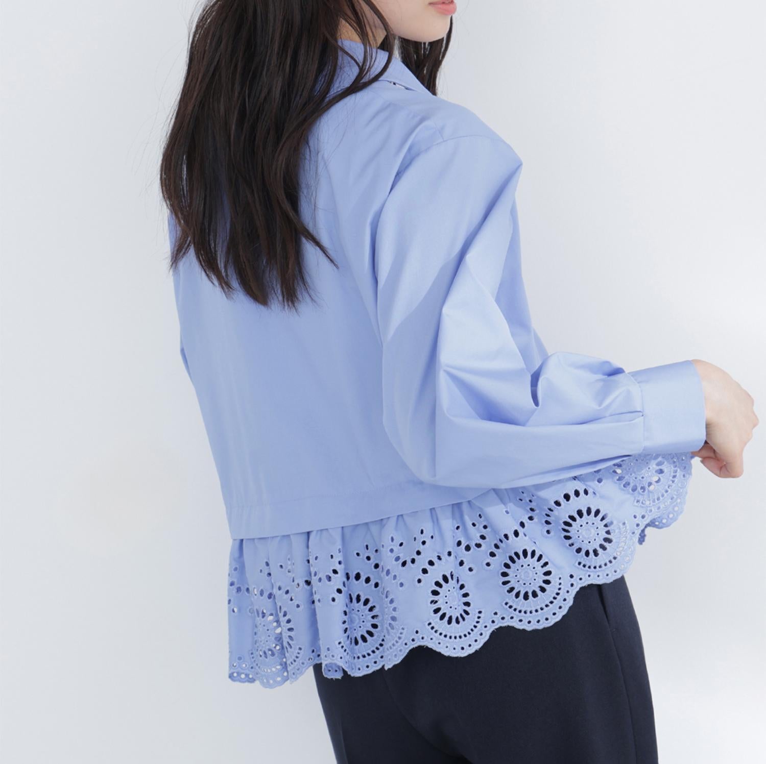 エンブロイダリーヘムブラウス ブルー