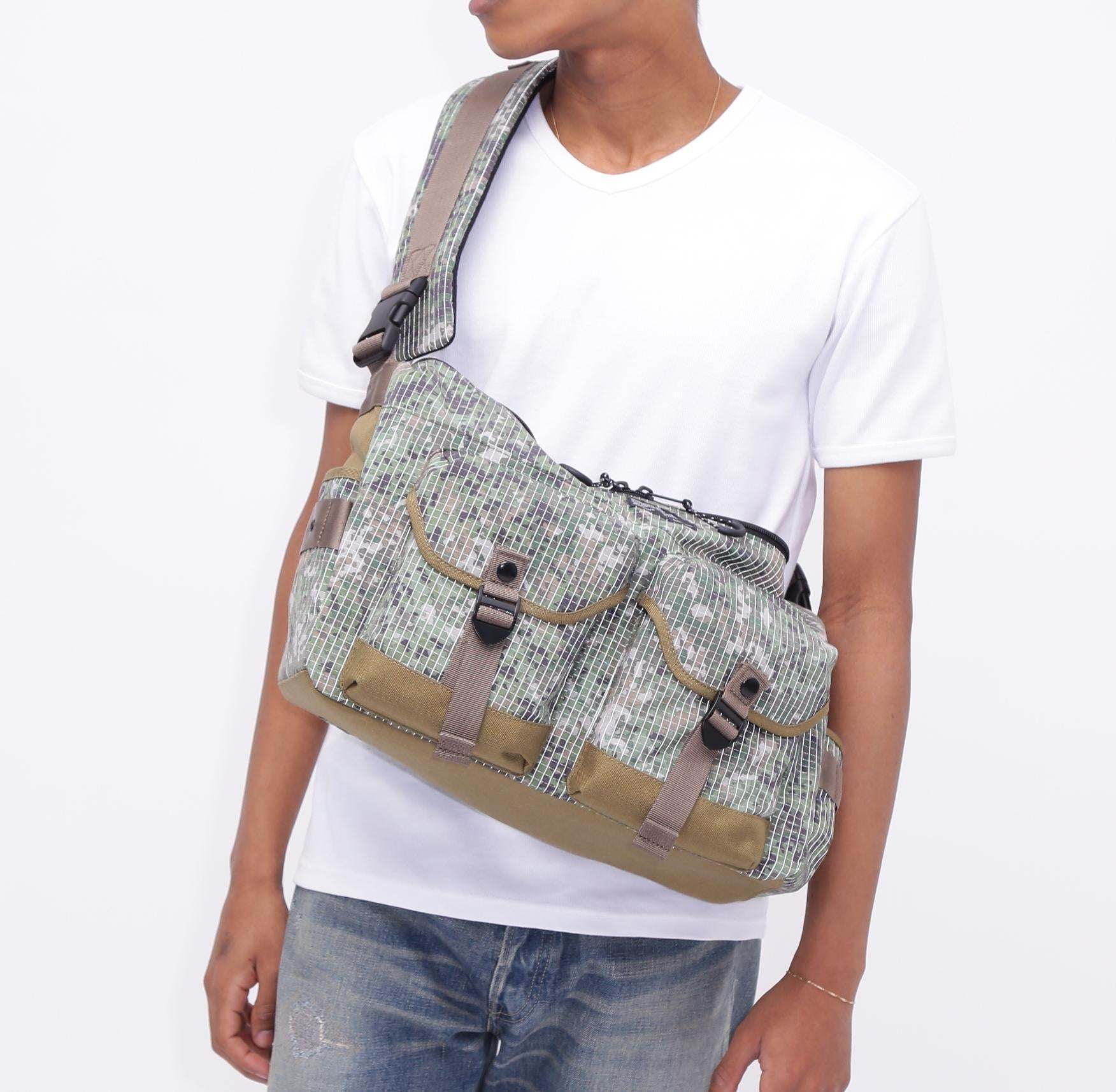 《直営店限定》REFLECT RIP BOAT SHAPED SHOULDER BAG カモ4