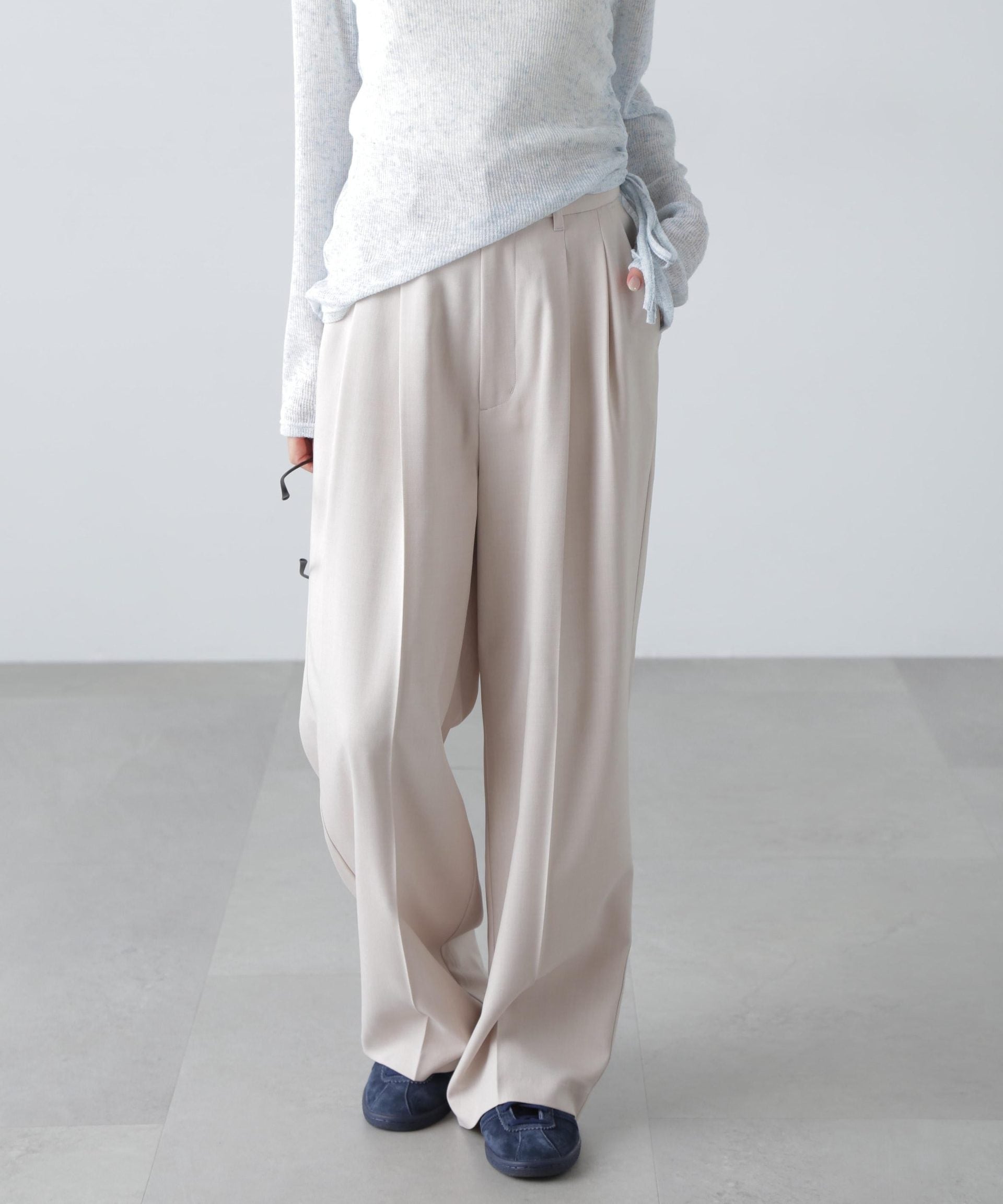 梳毛調合繊タックワイドパンツ ライトベージュ