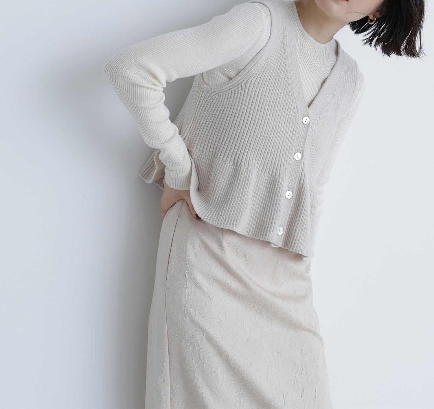 ペプラムベスト&リブニット ベージュ×オフ