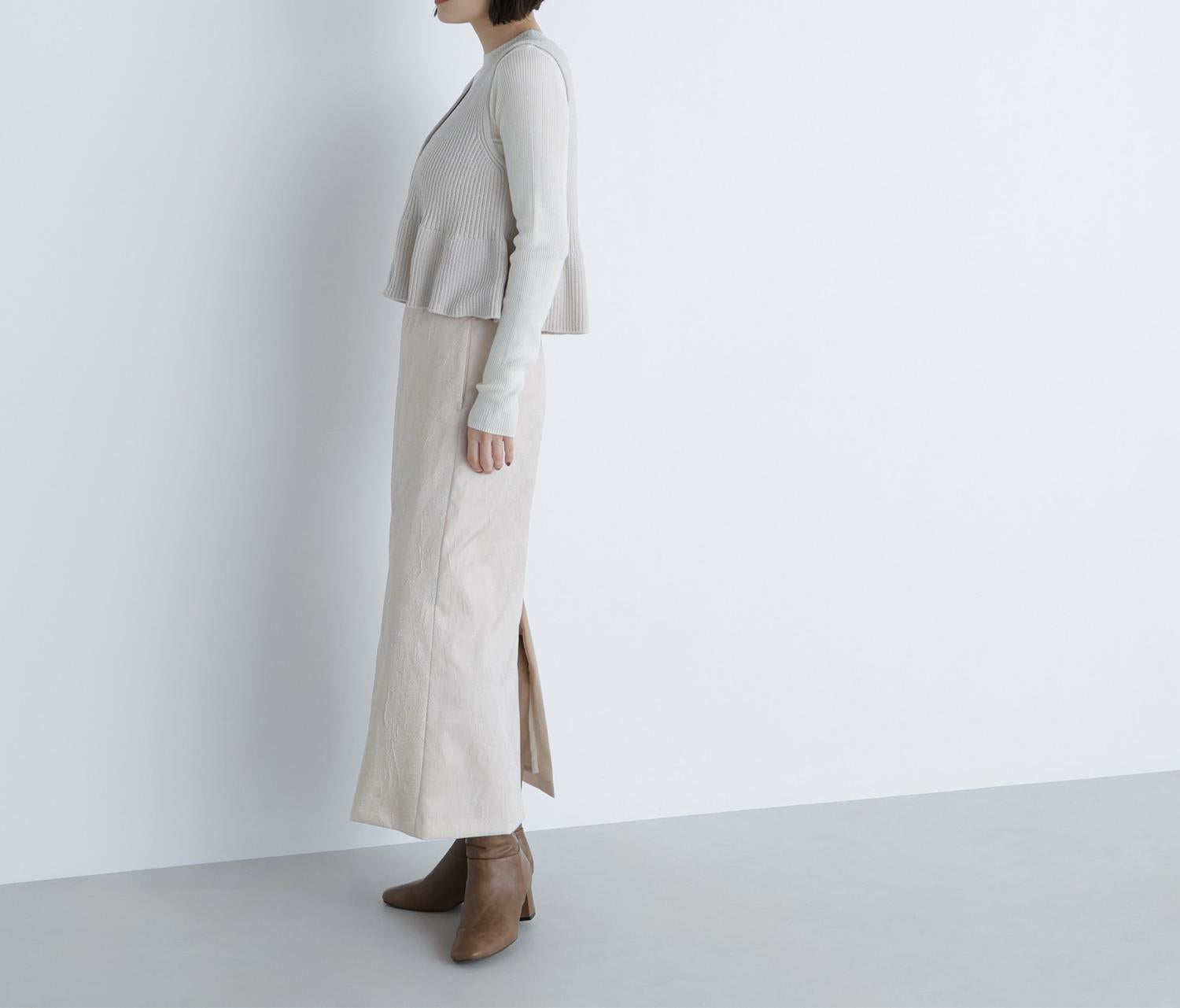 ペプラムベスト&リブニット ベージュ×オフ