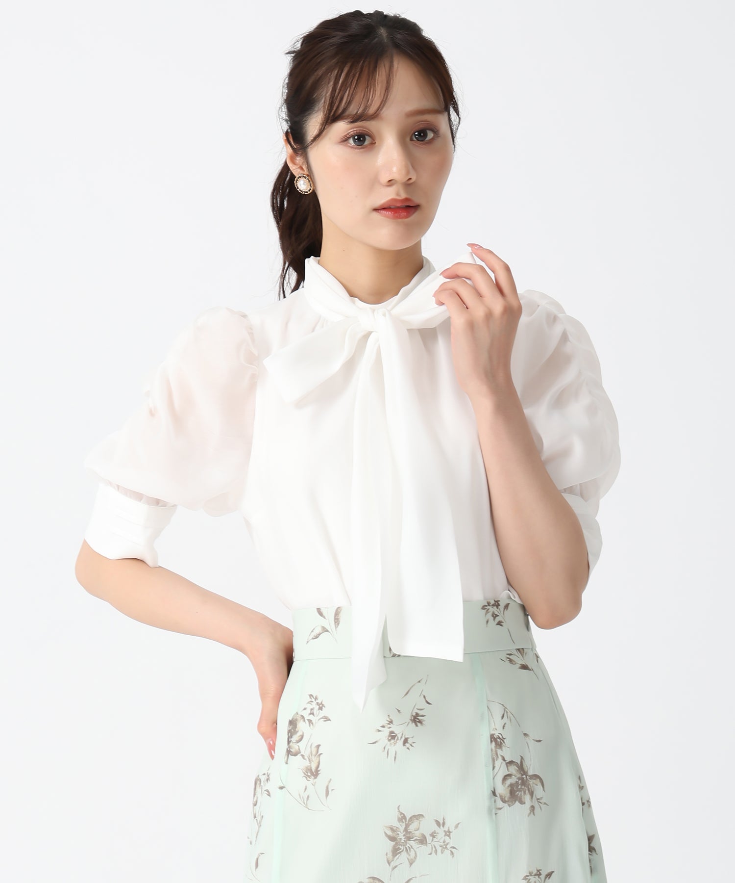 トランテアン ソン ドゥ モード 31 Sons de mode 2025秋冬新作 シャーリングシアーボウタイブラウス (OFF-WHITE) OFF-WHITE