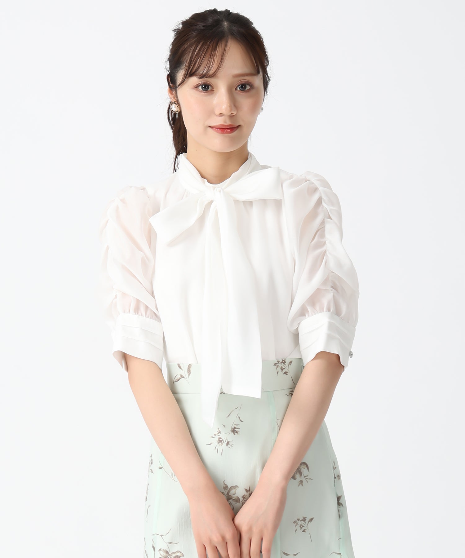 トランテアン ソン ドゥ モード 31 Sons de mode 2025秋冬新作 シャーリングシアーボウタイブラウス (OFF-WHITE) OFF-WHITE