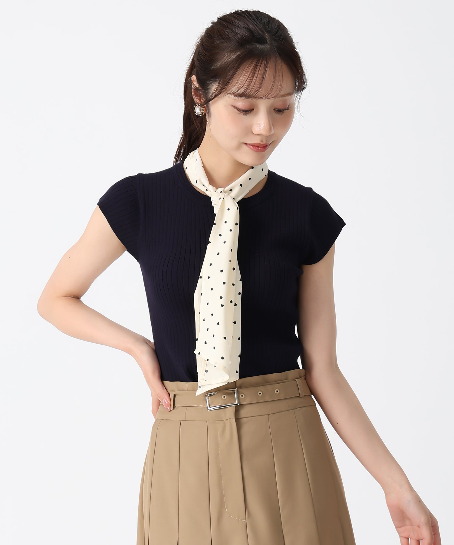 トランテアン ソン ドゥ モード 31 Sons de mode 2025秋冬新作 スカーフ付フレンチスリーブニット (NAVY) NAVY