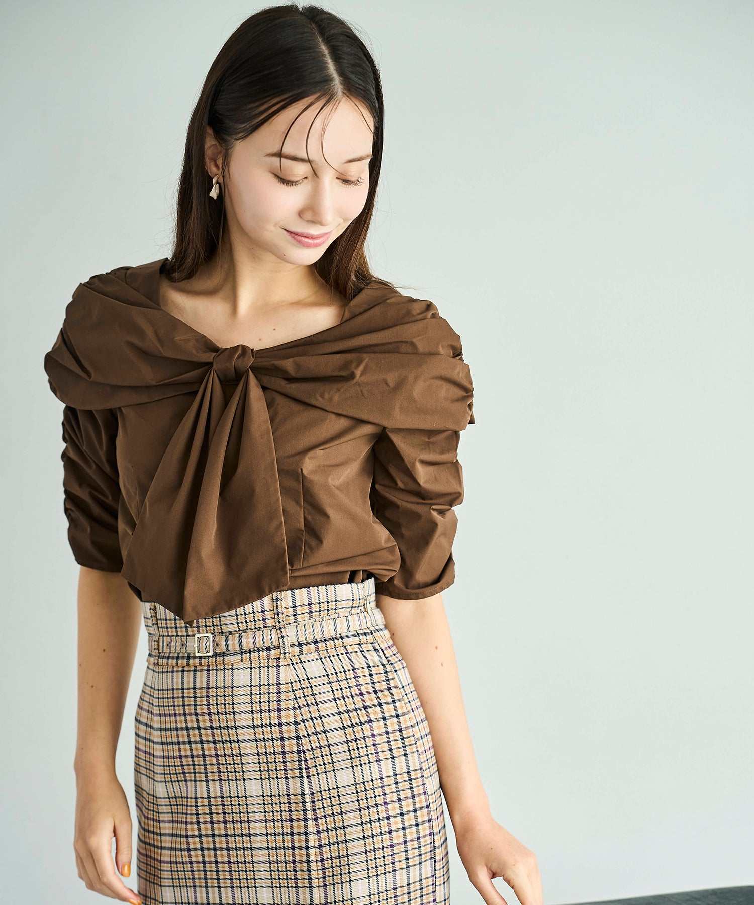 トランテアン ソン ドゥ モード 31 Sons de mode 2025秋冬新作 オフショルリボンブラウス TT538105 (BROWN) BROWN