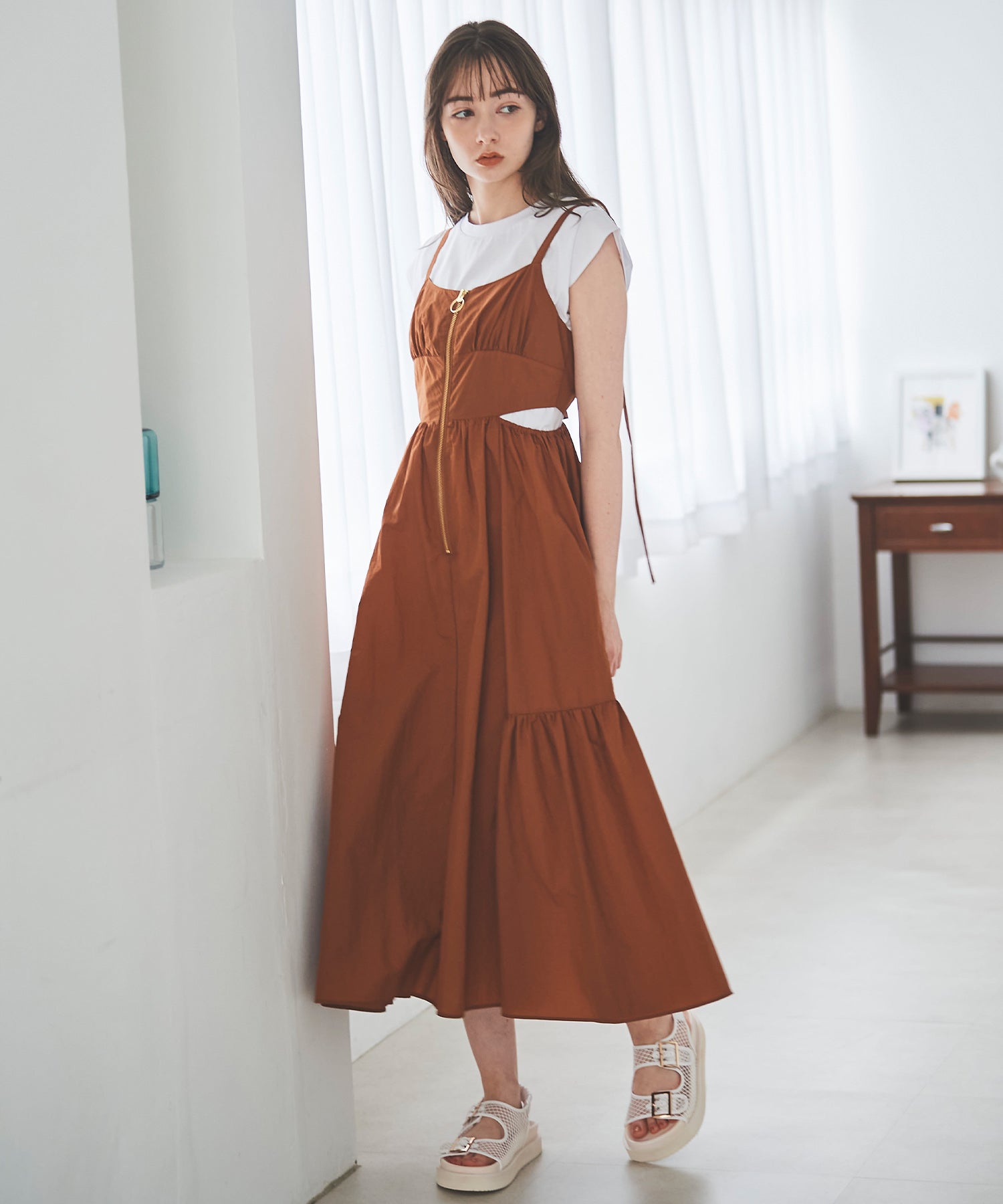 トランテアン ソン ドゥ モード 31 Sons de mode フロントジップカットアウトキャミワンピース (キャメル) キャメル