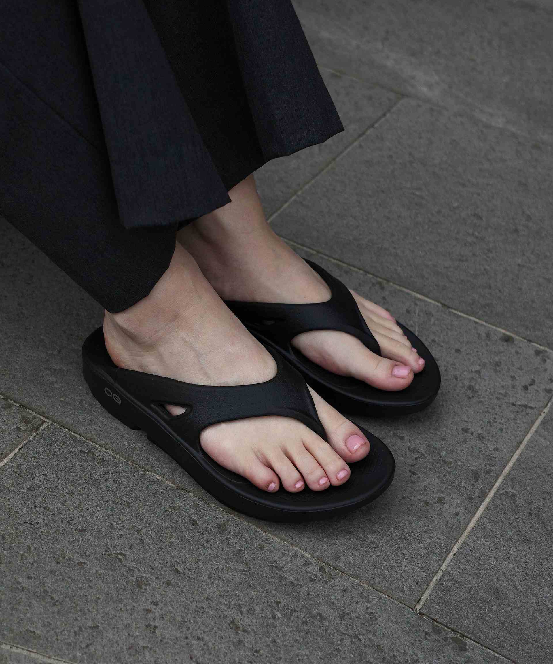 OOFOS/ウーフォス OOiginal リカバリーサンダル ブラック