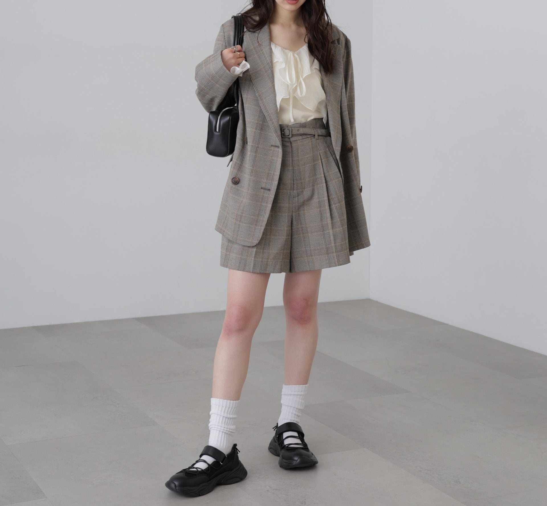 麻調合繊タックベルト付きショートパンツ グレーチェック1