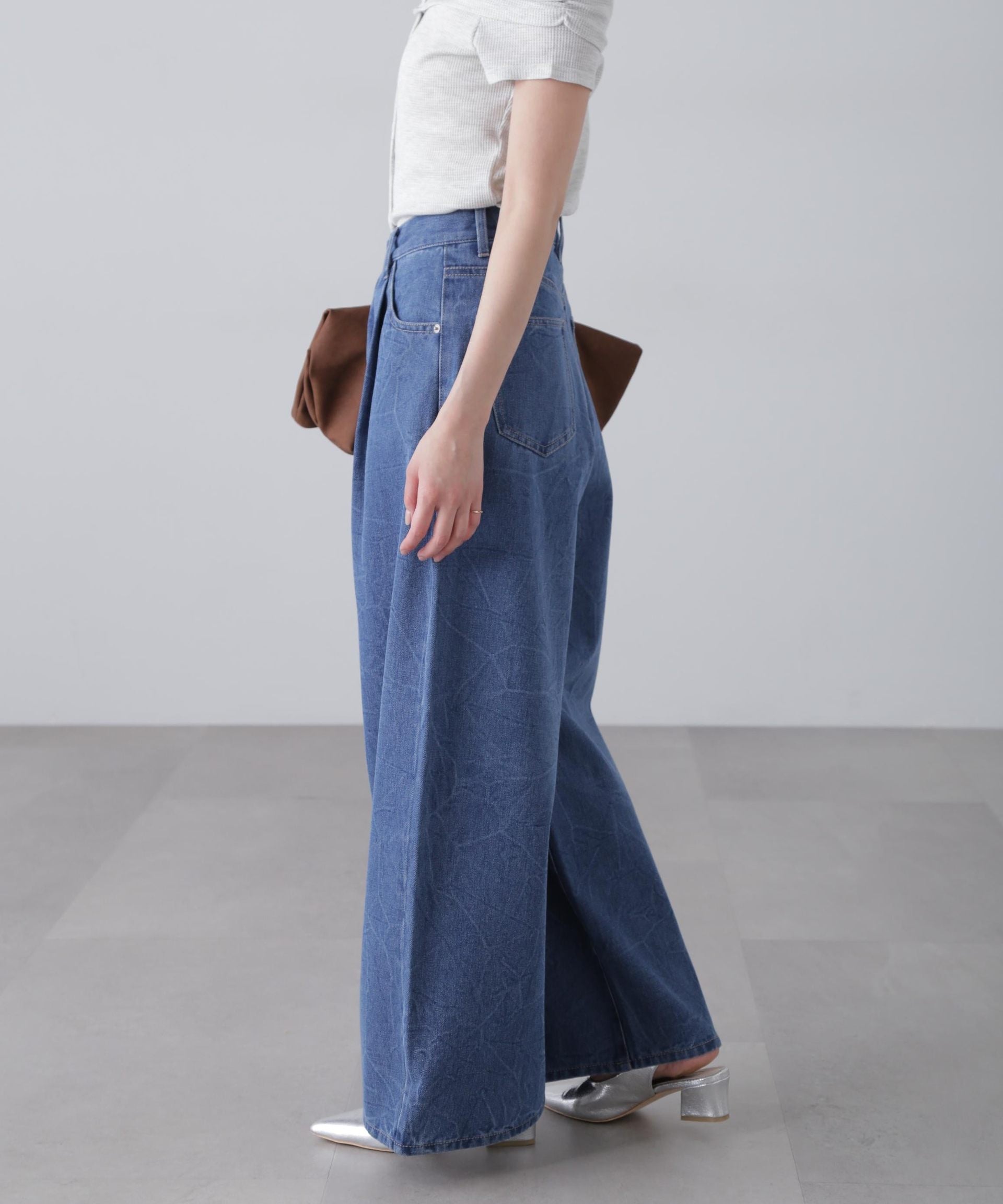 クリンクル加工タックワイドデニムパンツ ライトインディゴ1