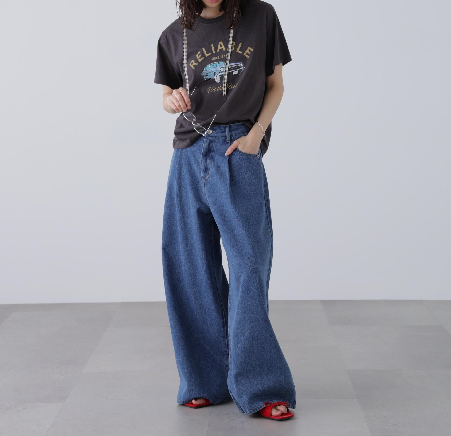 クリンクル加工タックワイドデニムパンツ ライトインディゴ1