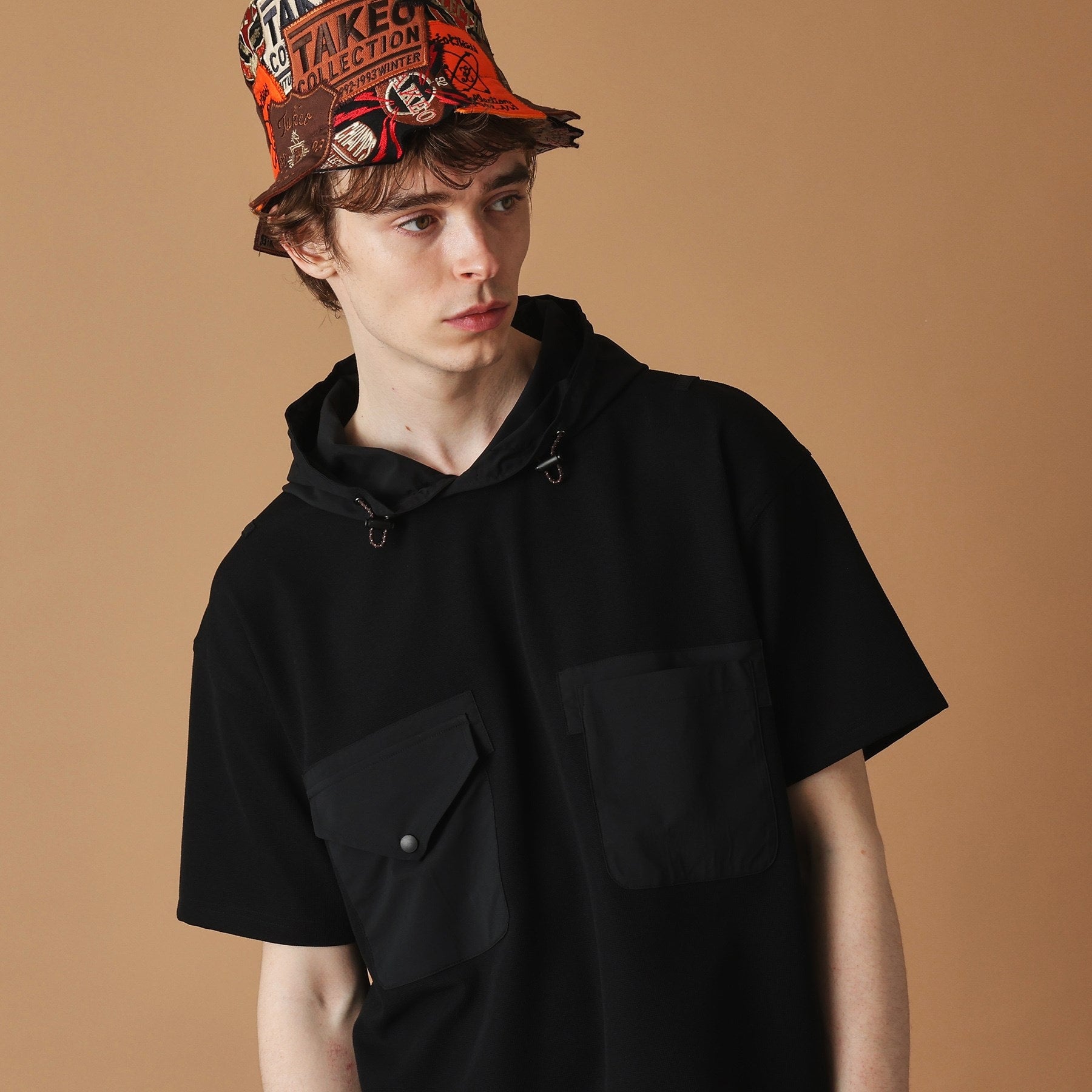 フォーティーカラッツアンドゴーニーゴ 40CARATS&525 フード付き半袖Tシャツ (ブラック(019)) ブラック(019)