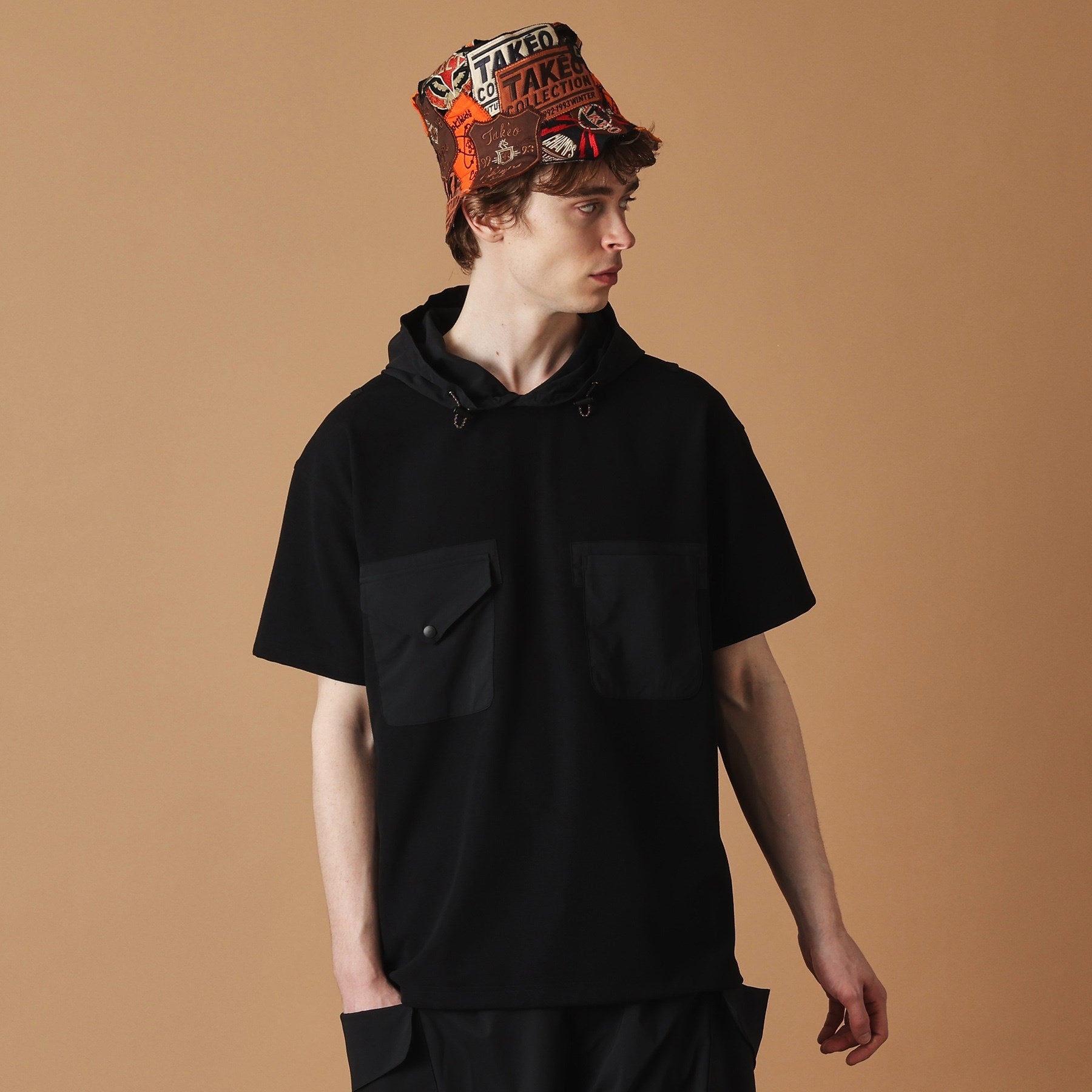 フォーティーカラッツアンドゴーニーゴ 40CARATS&525 フード付き半袖Tシャツ (ブラック(019)) ブラック(019)