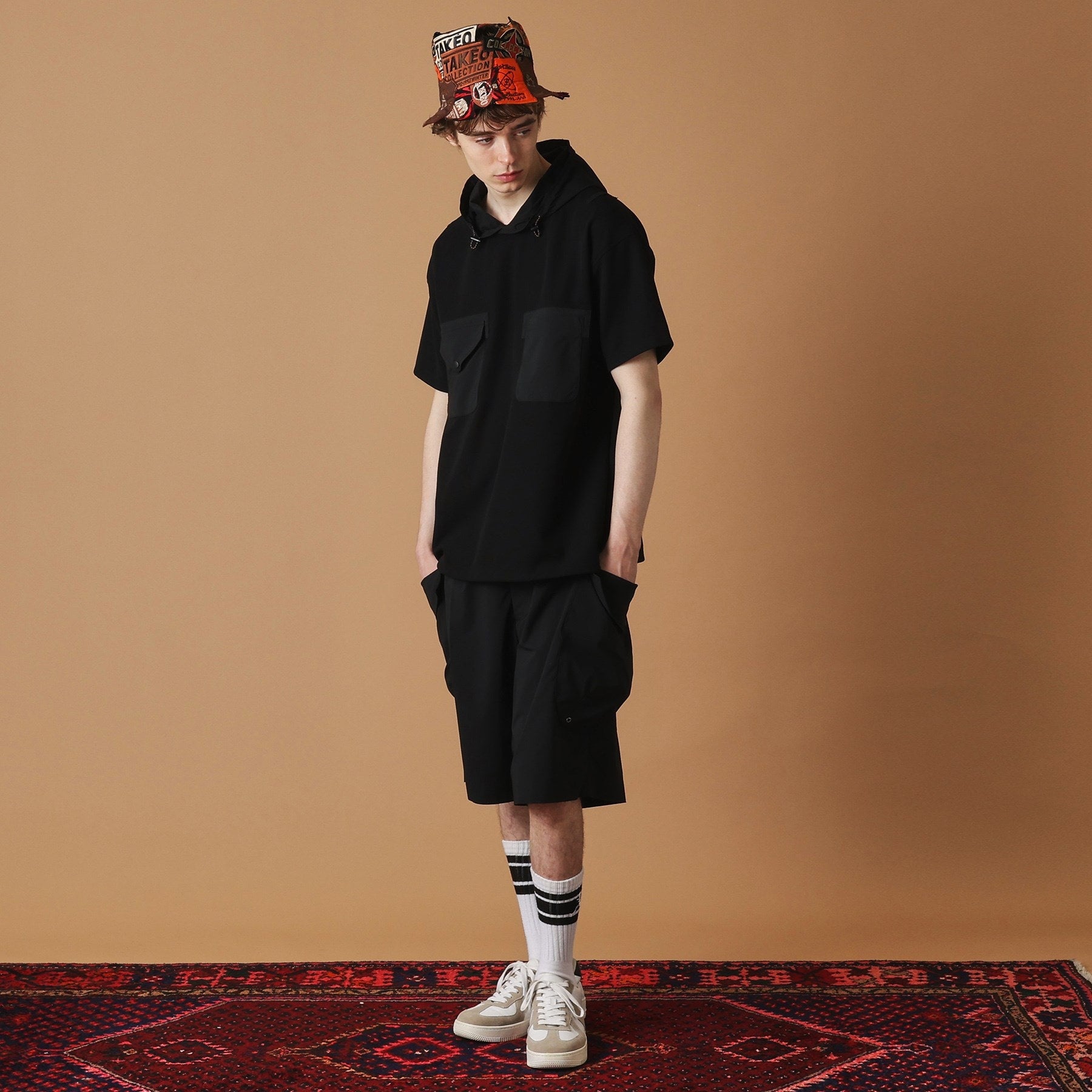 フォーティーカラッツアンドゴーニーゴ 40CARATS&525 フード付き半袖Tシャツ (ブラック(019)) ブラック(019)