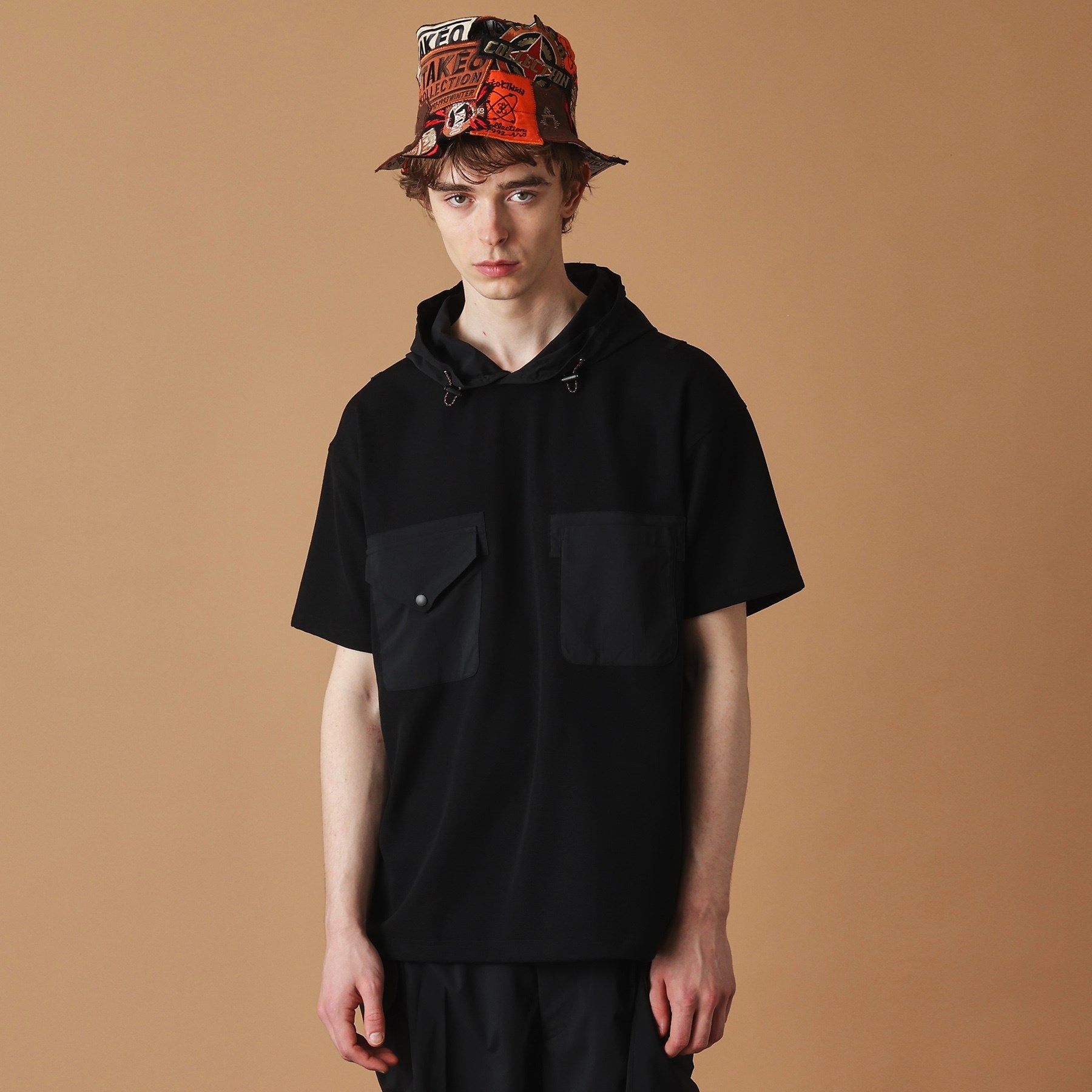 フォーティーカラッツアンドゴーニーゴ 40CARATS&525 フード付き半袖Tシャツ (ブラック(019)) ブラック(019)