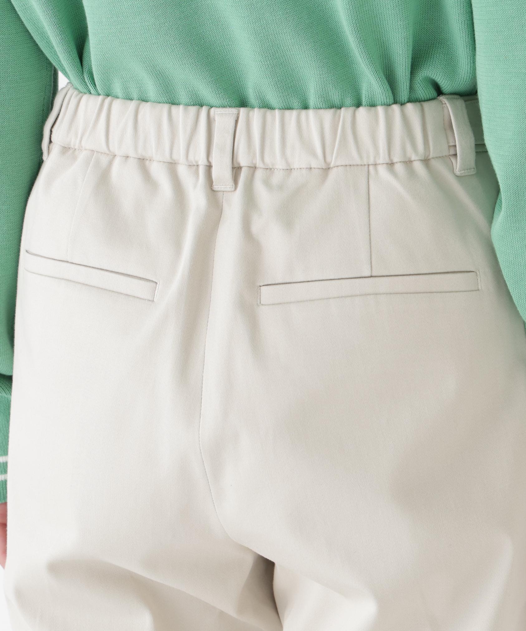 サテンストレッチ細身ストレートパンツ ベージュ