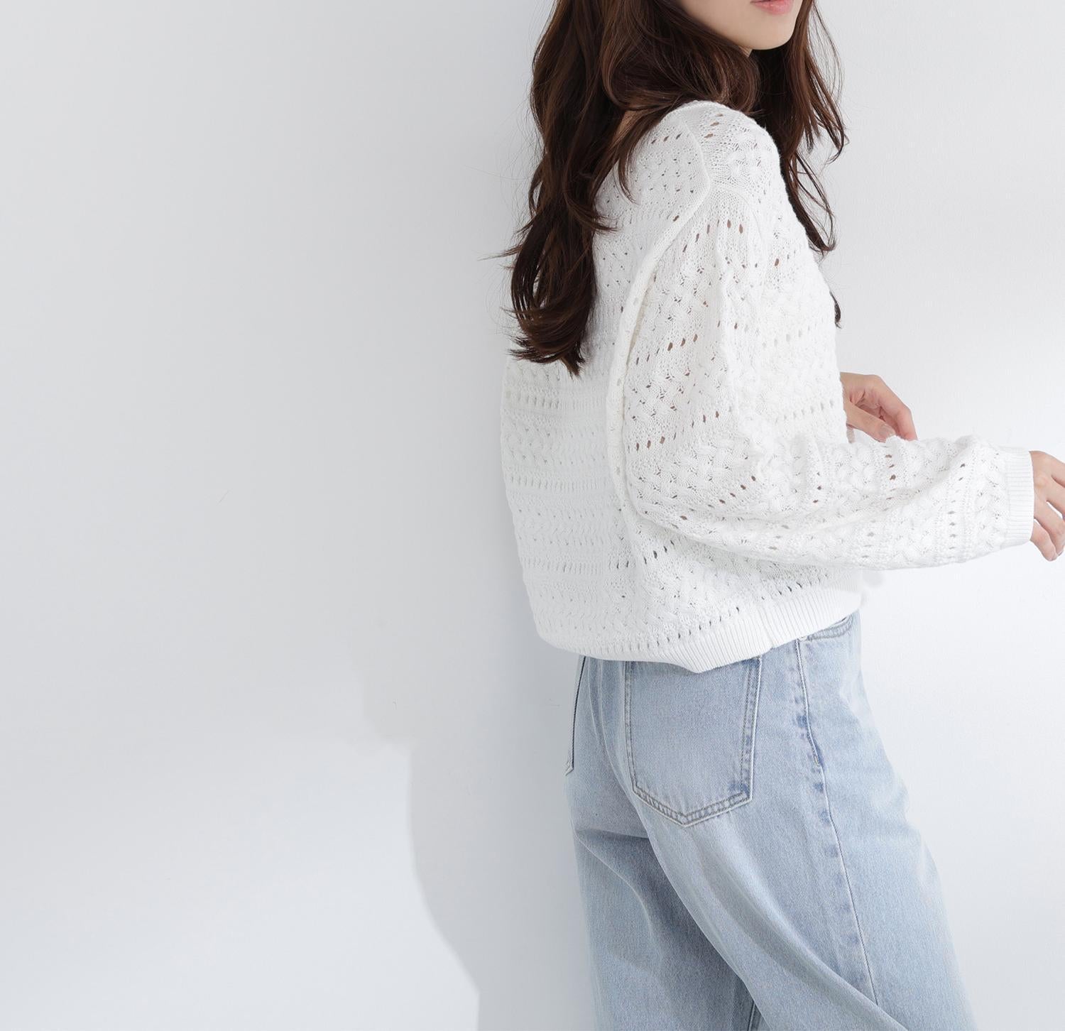 Vネック透かし編みニット オフホワイト1