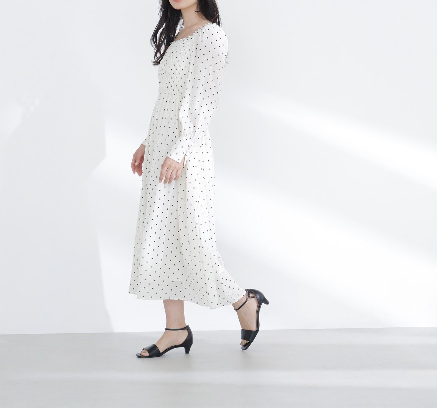 ドットプリントシャーリングワンピース オフホワイト×クロ2