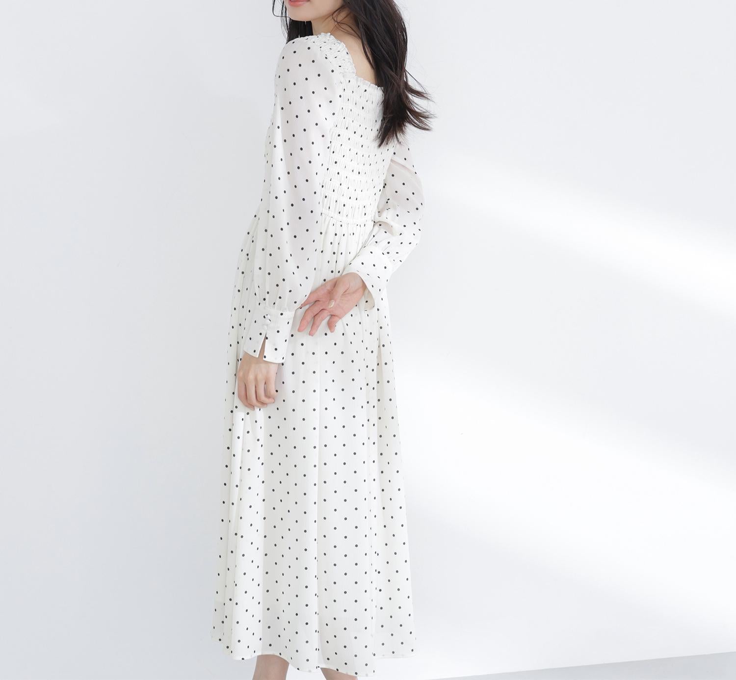 ドットプリントシャーリングワンピース オフホワイト×クロ2