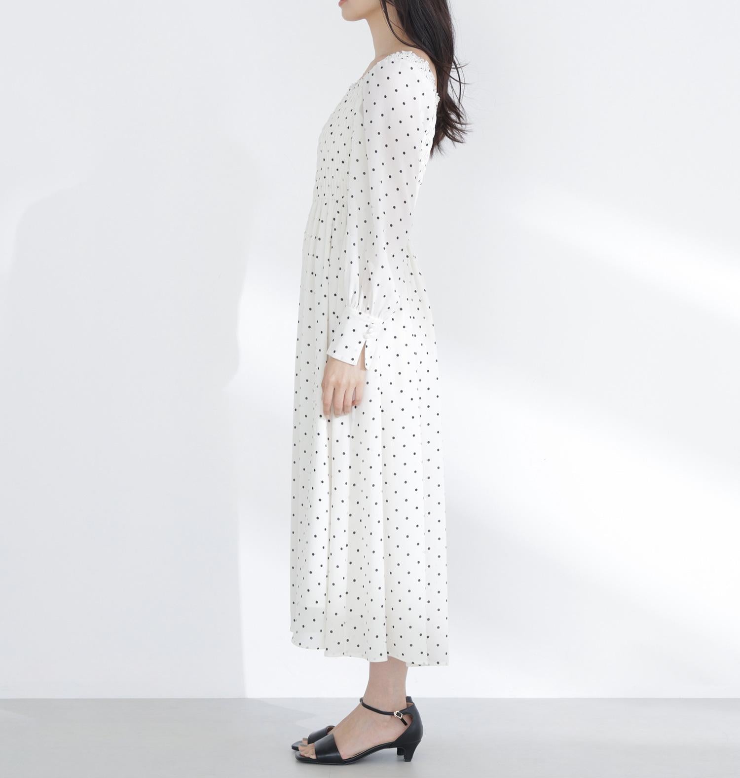 ドットプリントシャーリングワンピース オフホワイト×クロ2