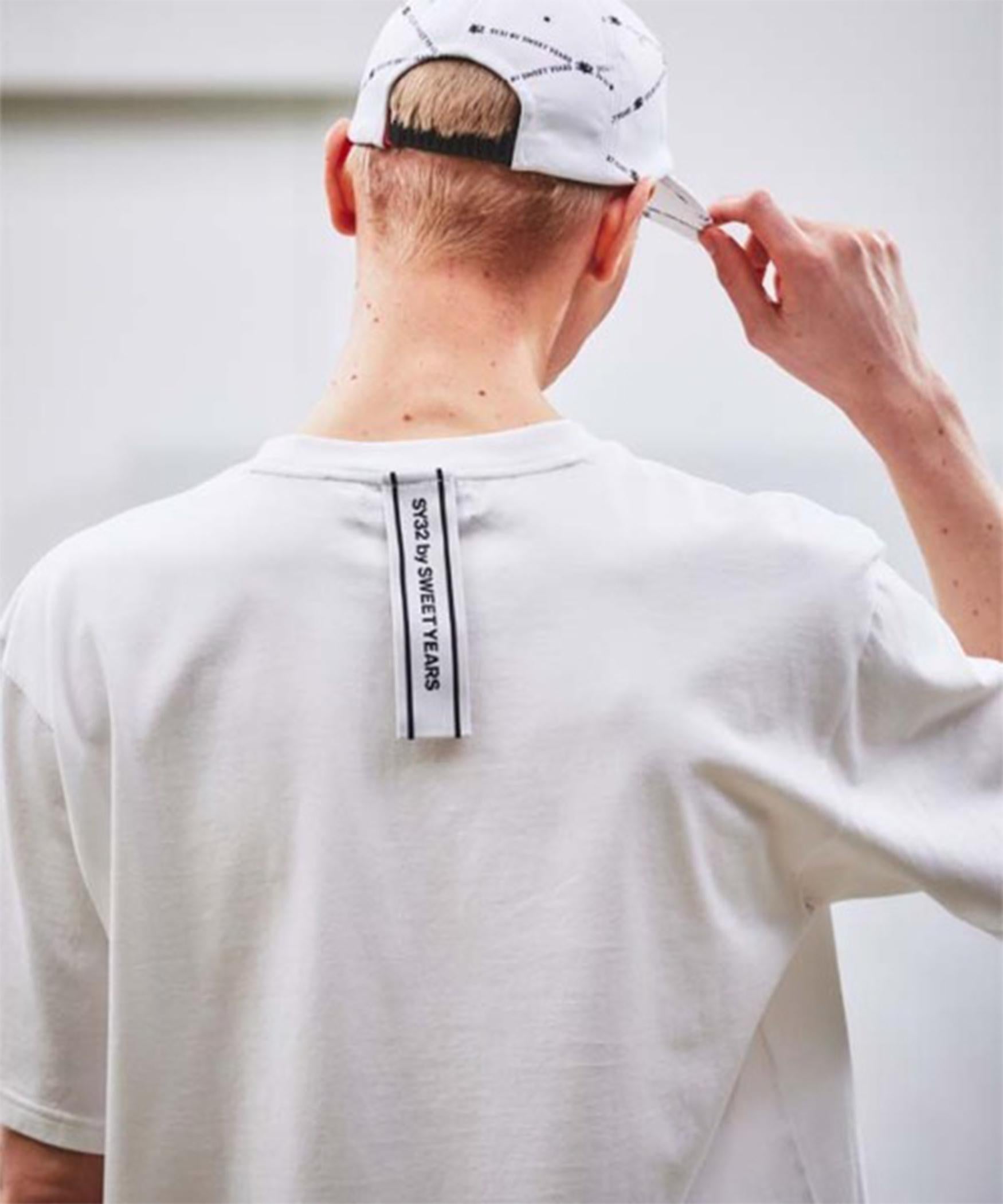 SY32 y SWEET YEA>S/エスワイサーティトゥ バイ スィートイヤーズ/RASIC LOGO TAPE TEE ホワイト