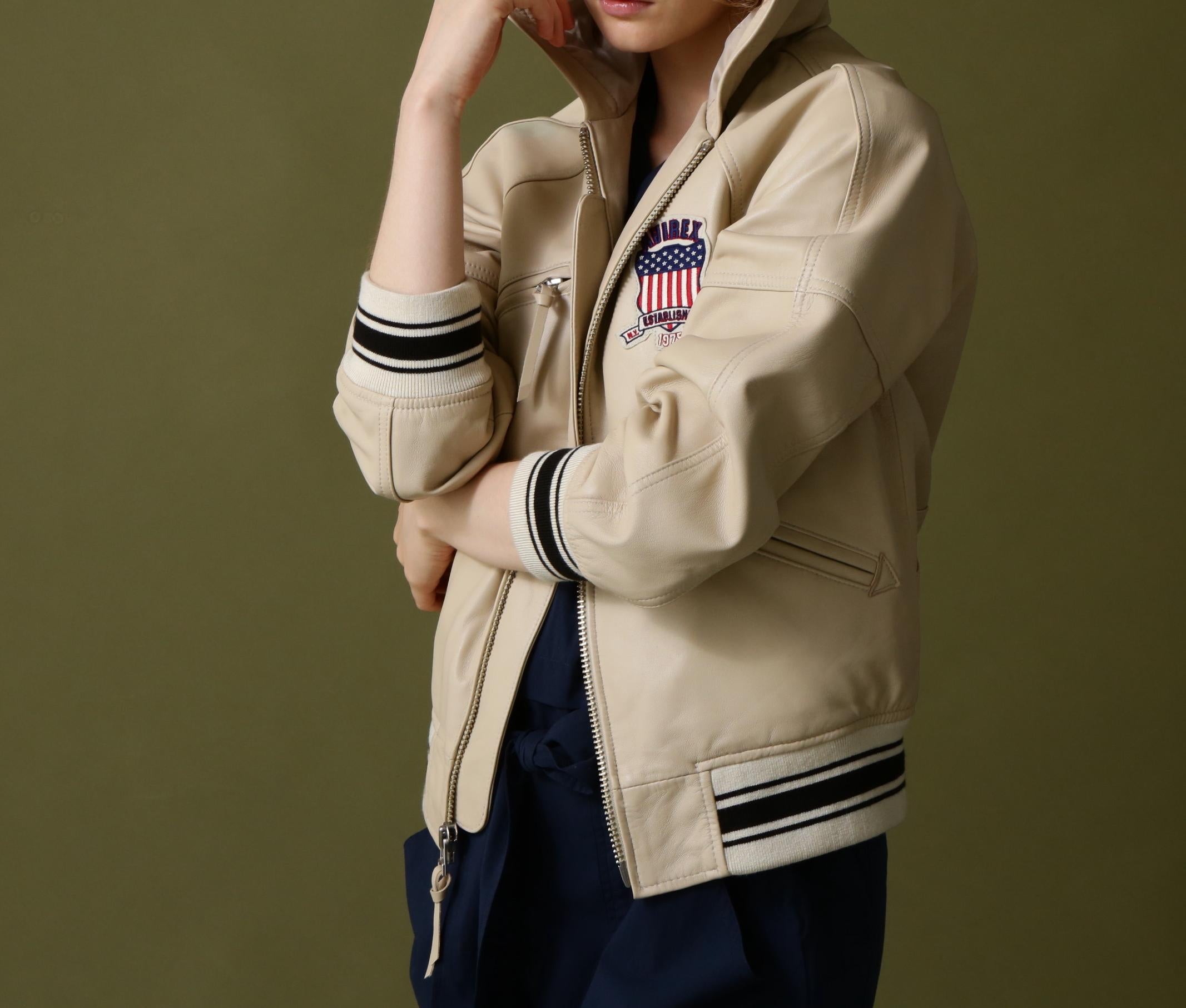 《WOMAN》SIGNATU>E HOODED LEATHE> エクリュ9