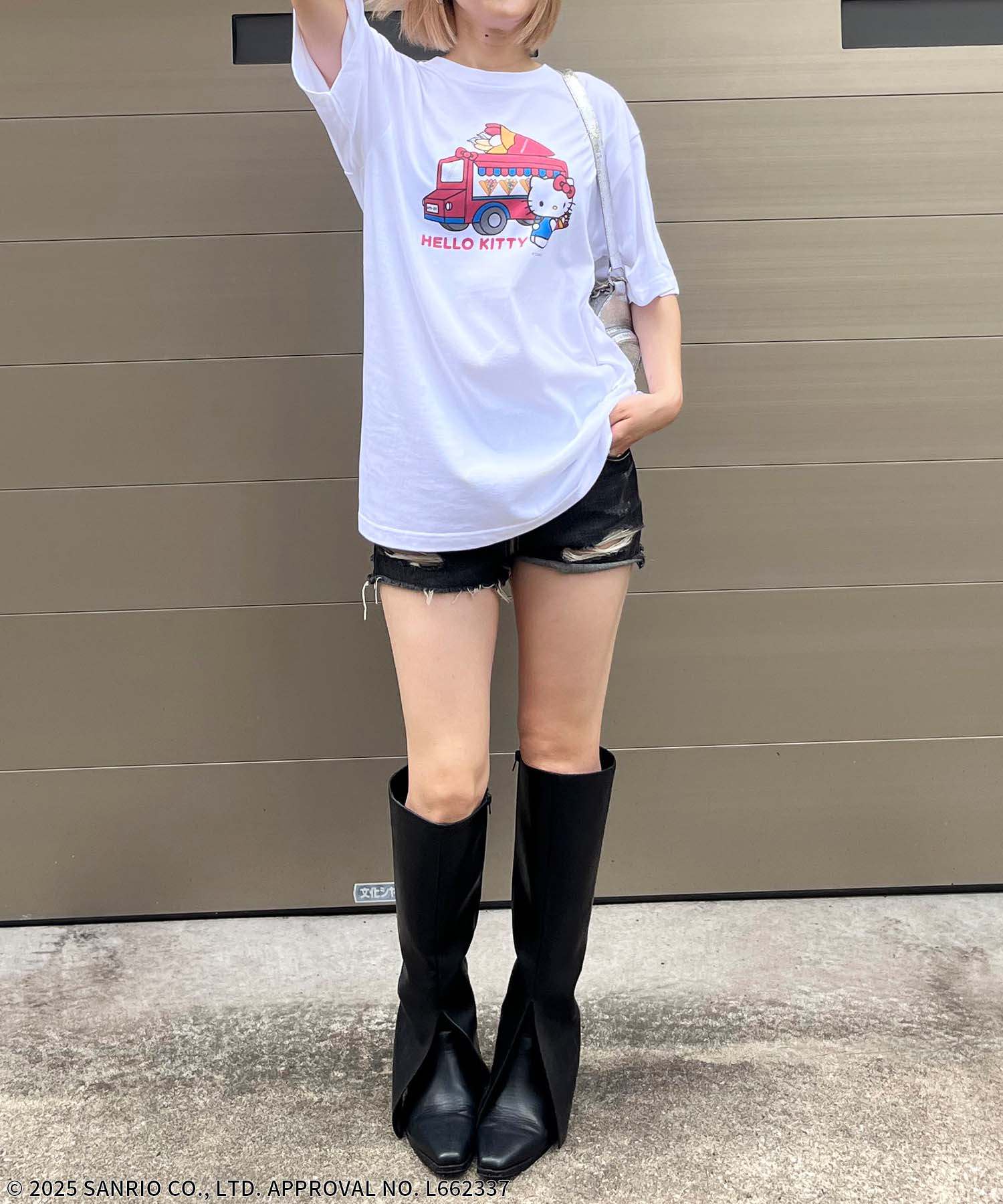 フォーギークスバイスパイラルガール 4GEEKs by SPIRALGIRL 【Sanrio characters/サンリオキャラクターズ】ハローキティスーベニアTシャツ (ホワイト) ホワイト