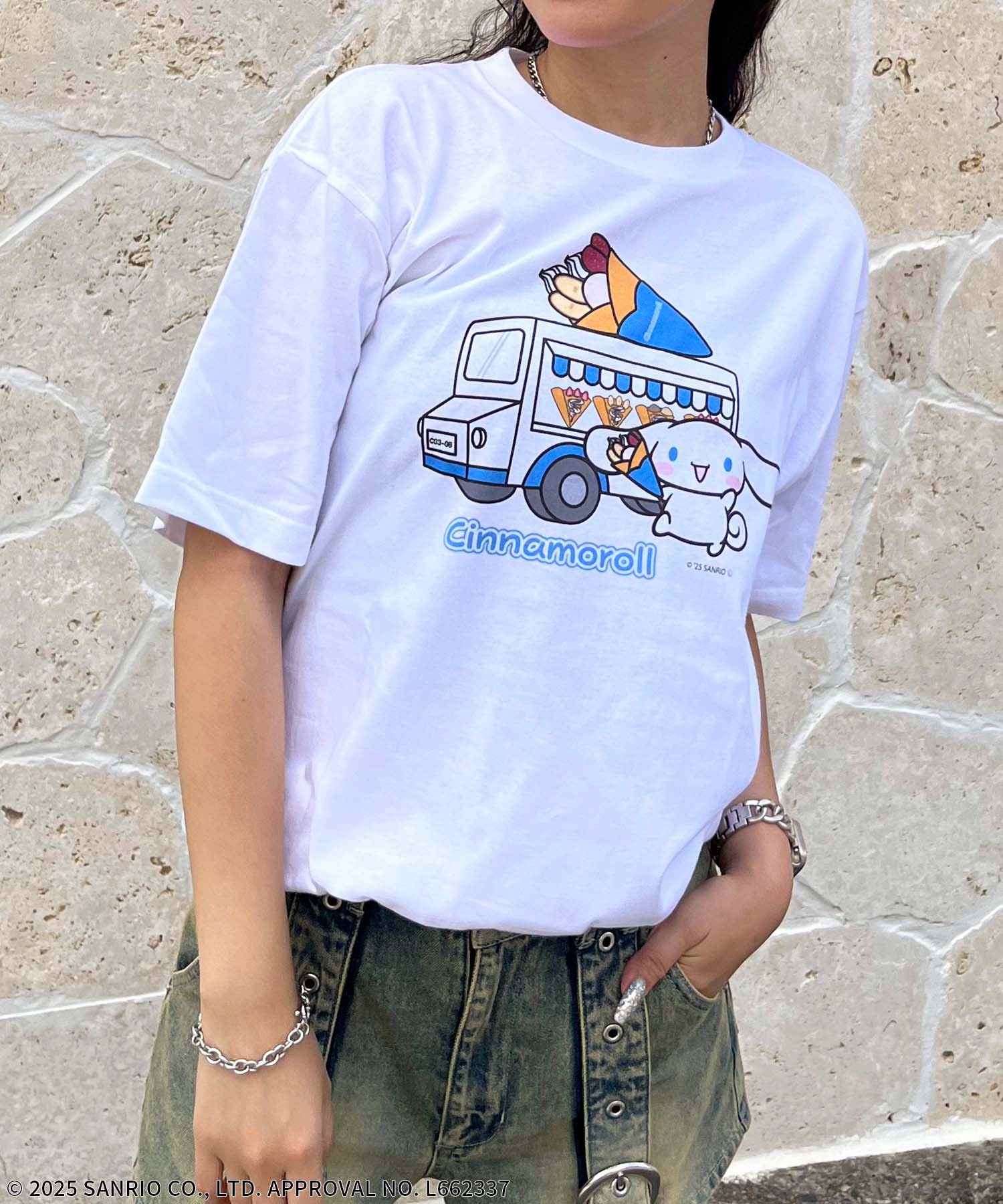 フォーギークスバイスパイラルガール 4GEEKs by SPIRALGIRL 【Sanrio characters/サンリオキャラクターズ】シナモロールスーベニアTシャツ (ホワイト) ホワイト