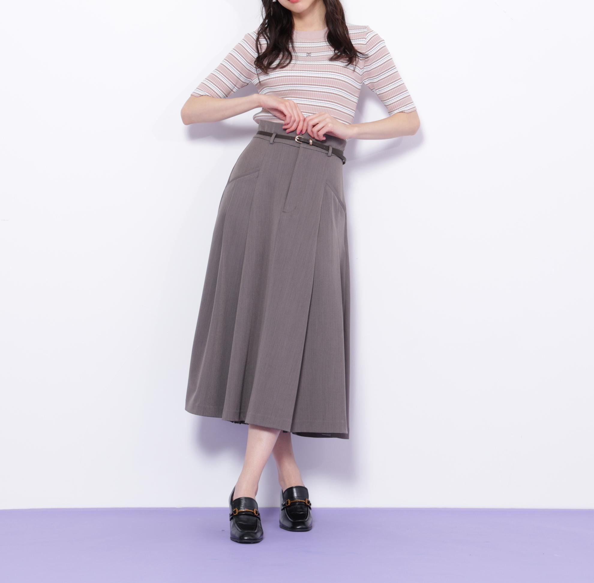 ベルト付タックフレアスカート グレー