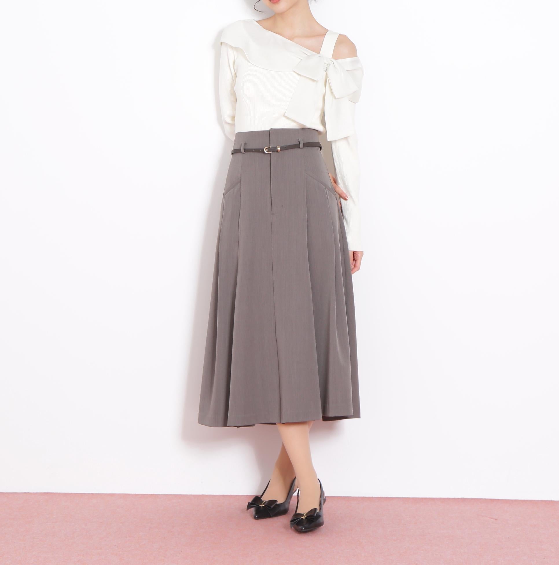 ベルト付タックフレアスカート グレー
