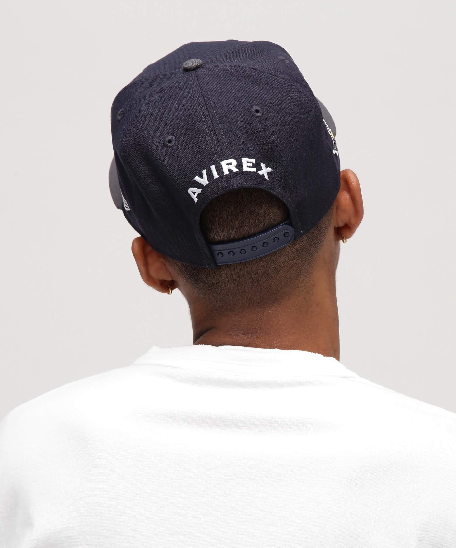 《AVI>EX × NEWE>A》50th AC CAP 9FIFTY ネイビー