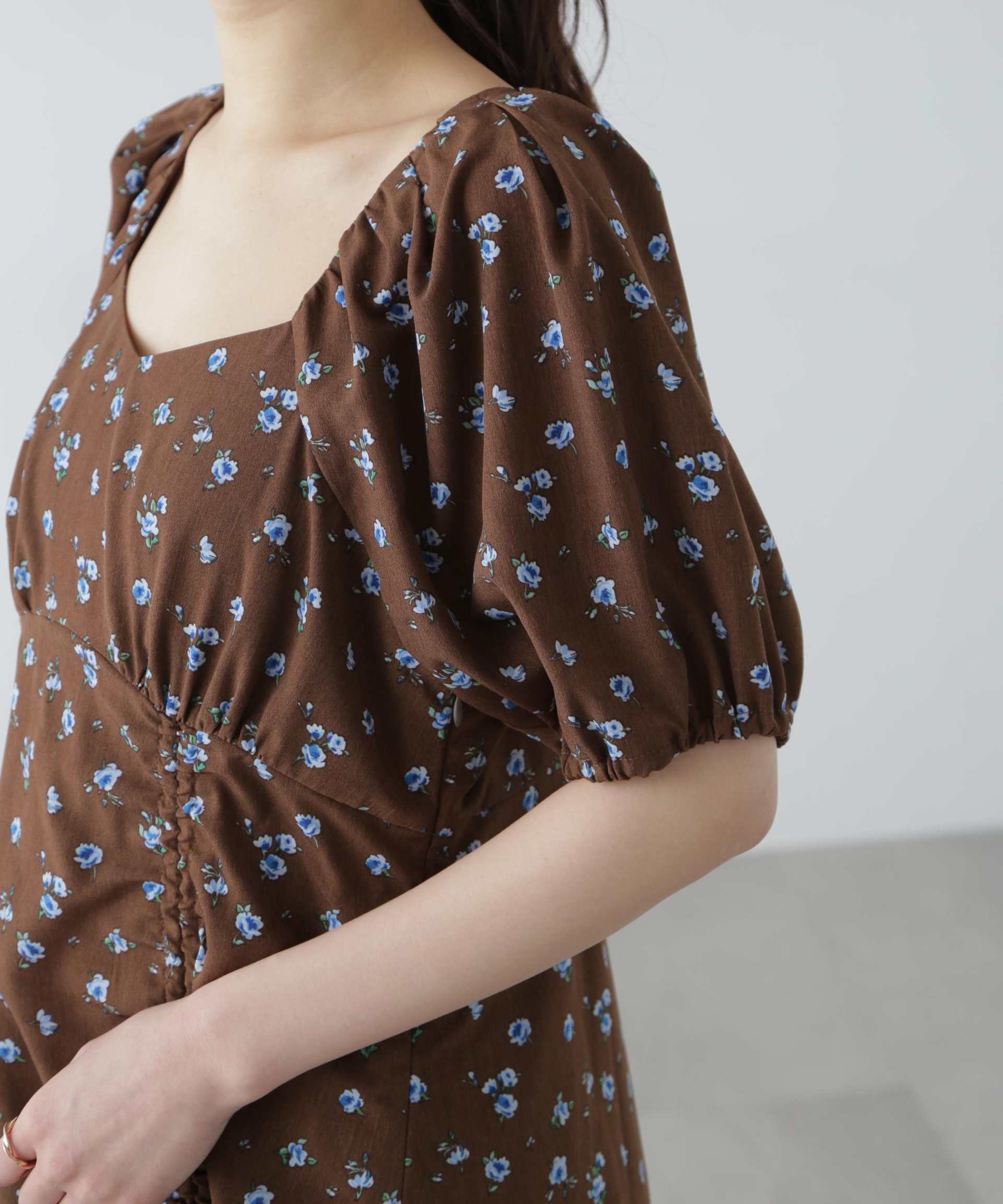 フラワープリントパフスリーブワンピース ブラウン