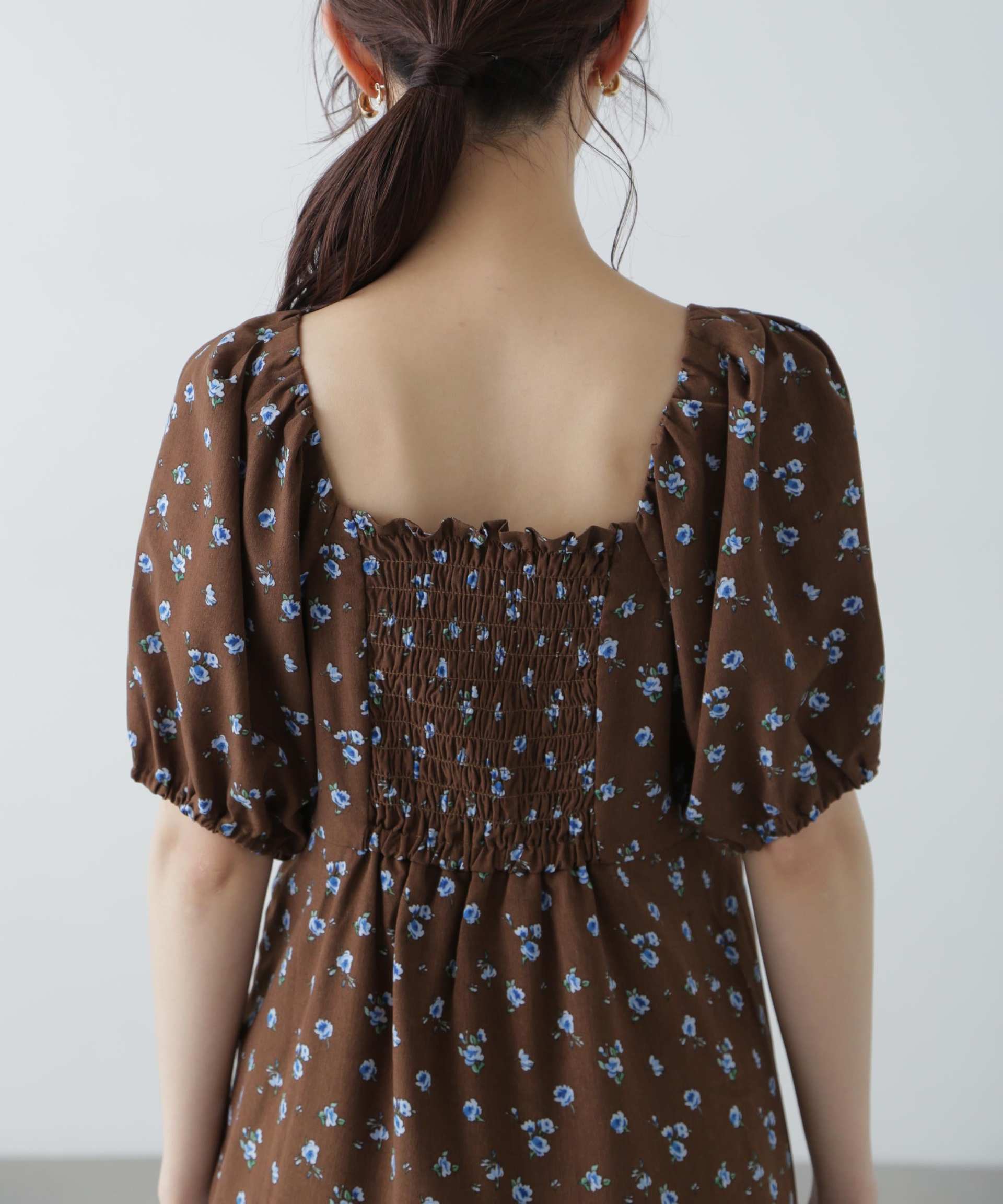 フラワープリントパフスリーブワンピース ブラウン