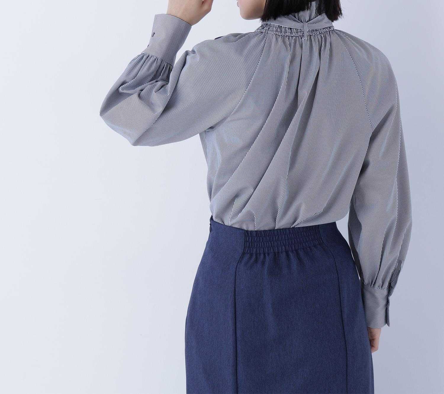 ハイネックリボンボウブラウス チャコールストライプ2