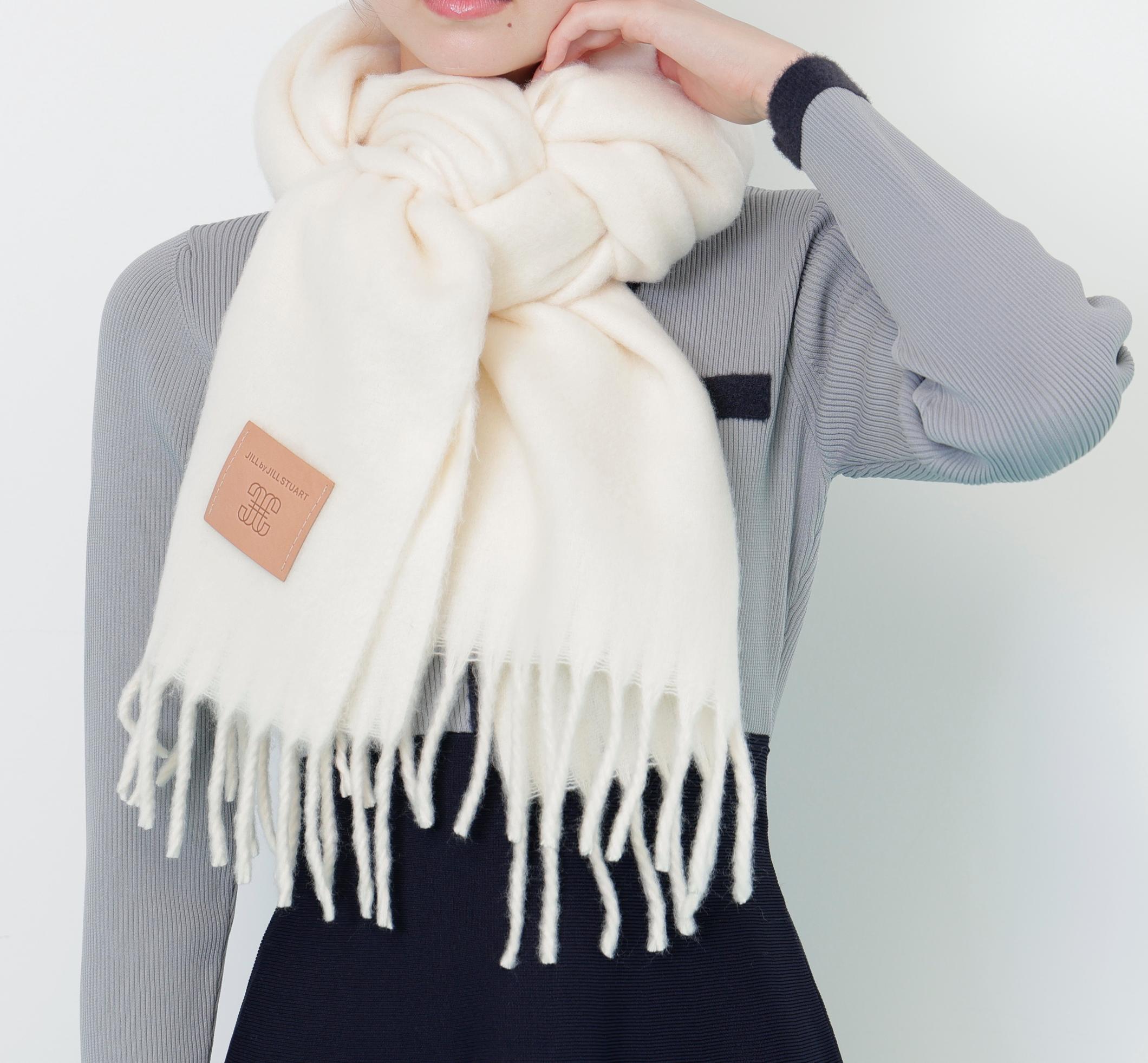 レザータグループヤーンストール ホワイト