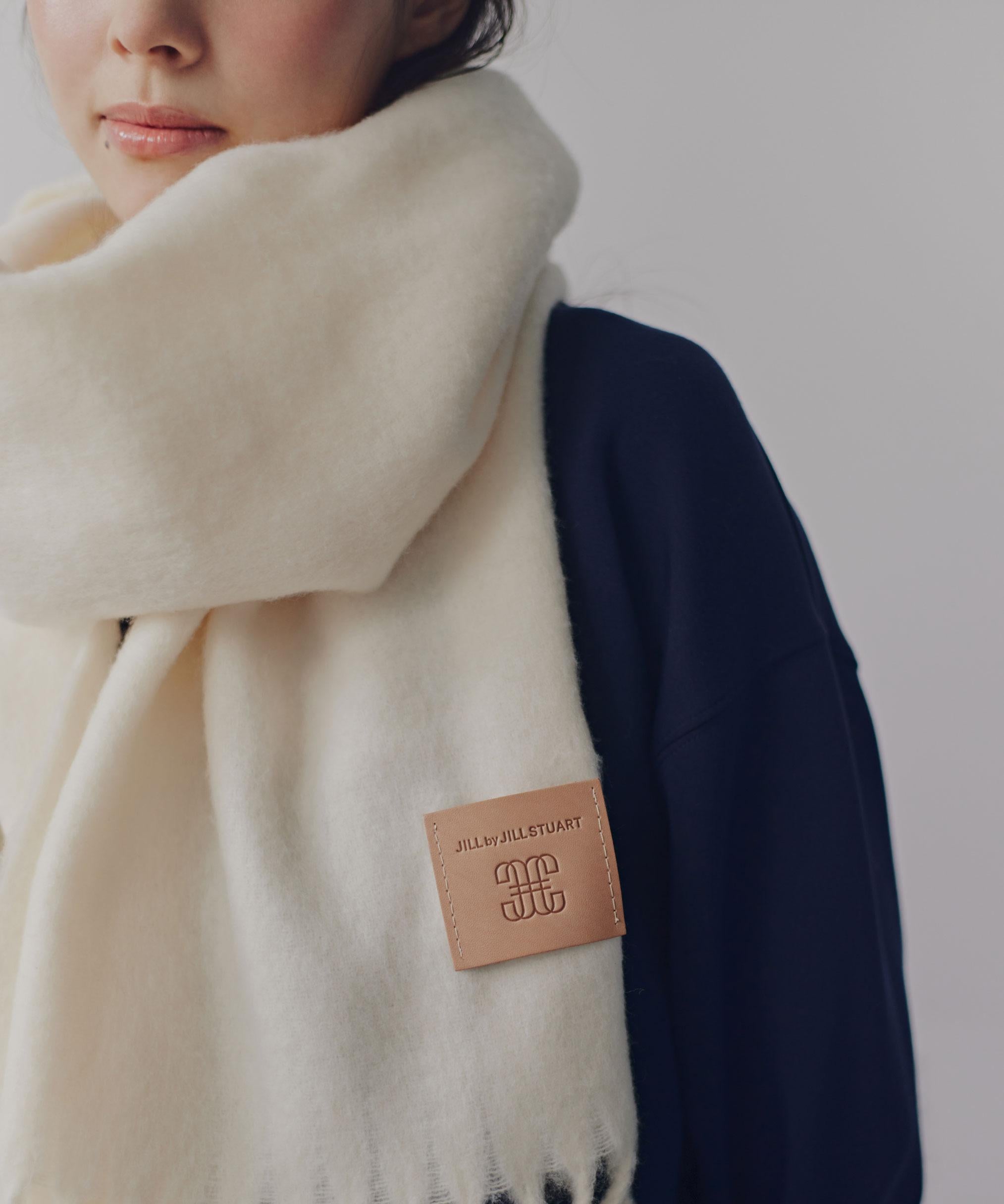 レザータグループヤーンストール ホワイト