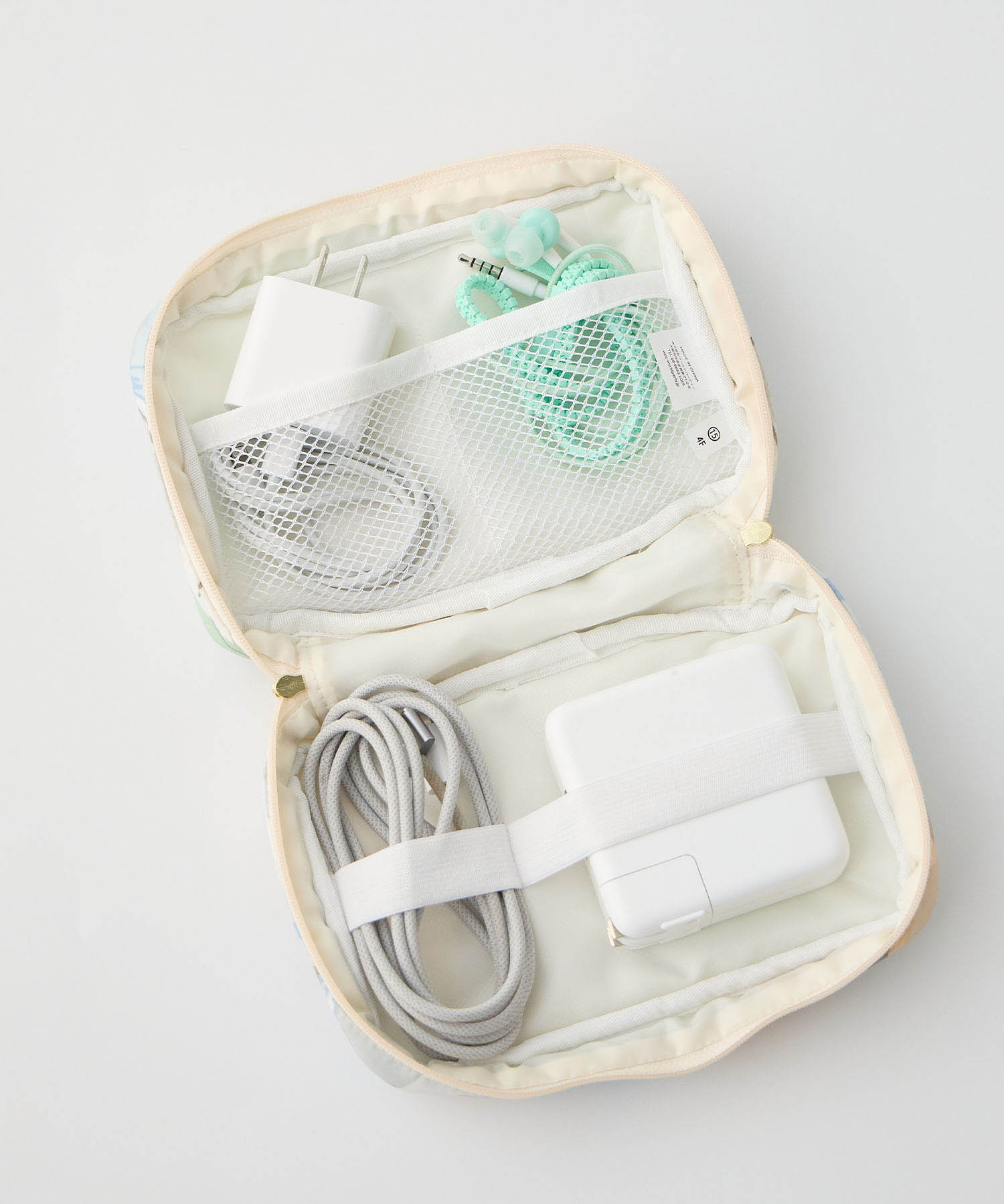 エーシーデザインバイアルファキュービック A/C DESIGN BY ALPHA CUBIC Wpc.キルティングガジェットポーチ (オフホワイト) オフホワイト