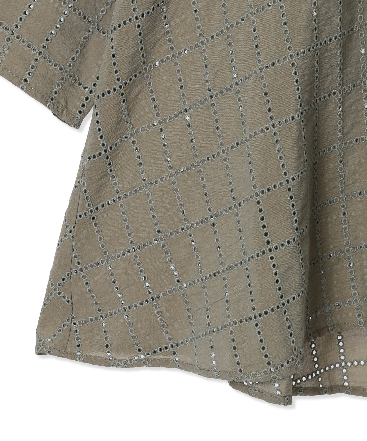 エーシーデザインバイアルファキュービック A/C DESIGN BY ALPHA CUBIC スクエア刺しゅうブラウス (カーキ) カーキ